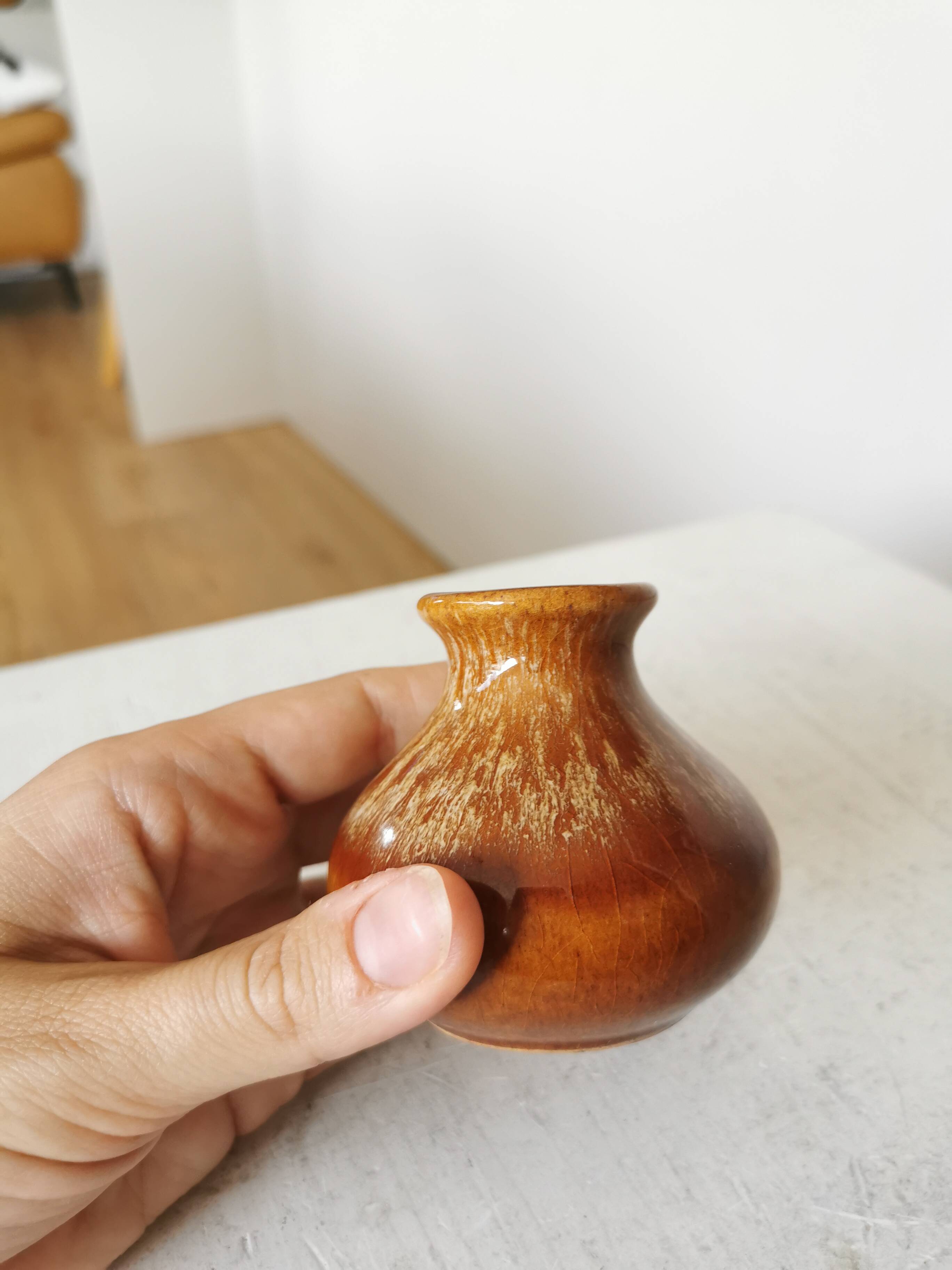 Vase vintage en céramique brune : décoration bohème yougoslave des années 1970