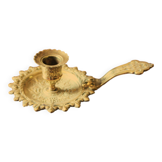 Brass cellar rat with fleur-de-lis handle