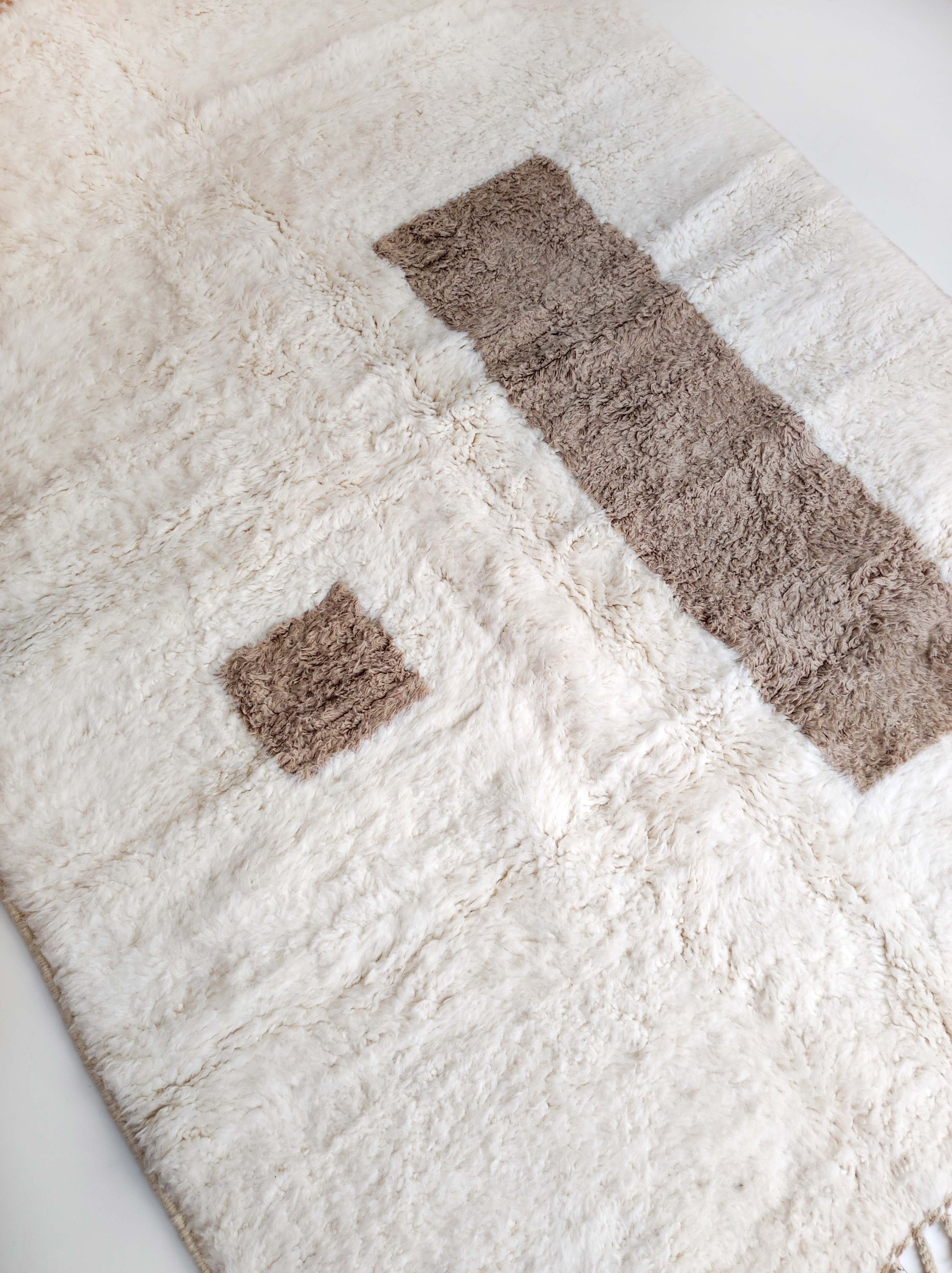 Moroccan Berber carpet Beni ouarain ecru with brown patterns 233x169cm