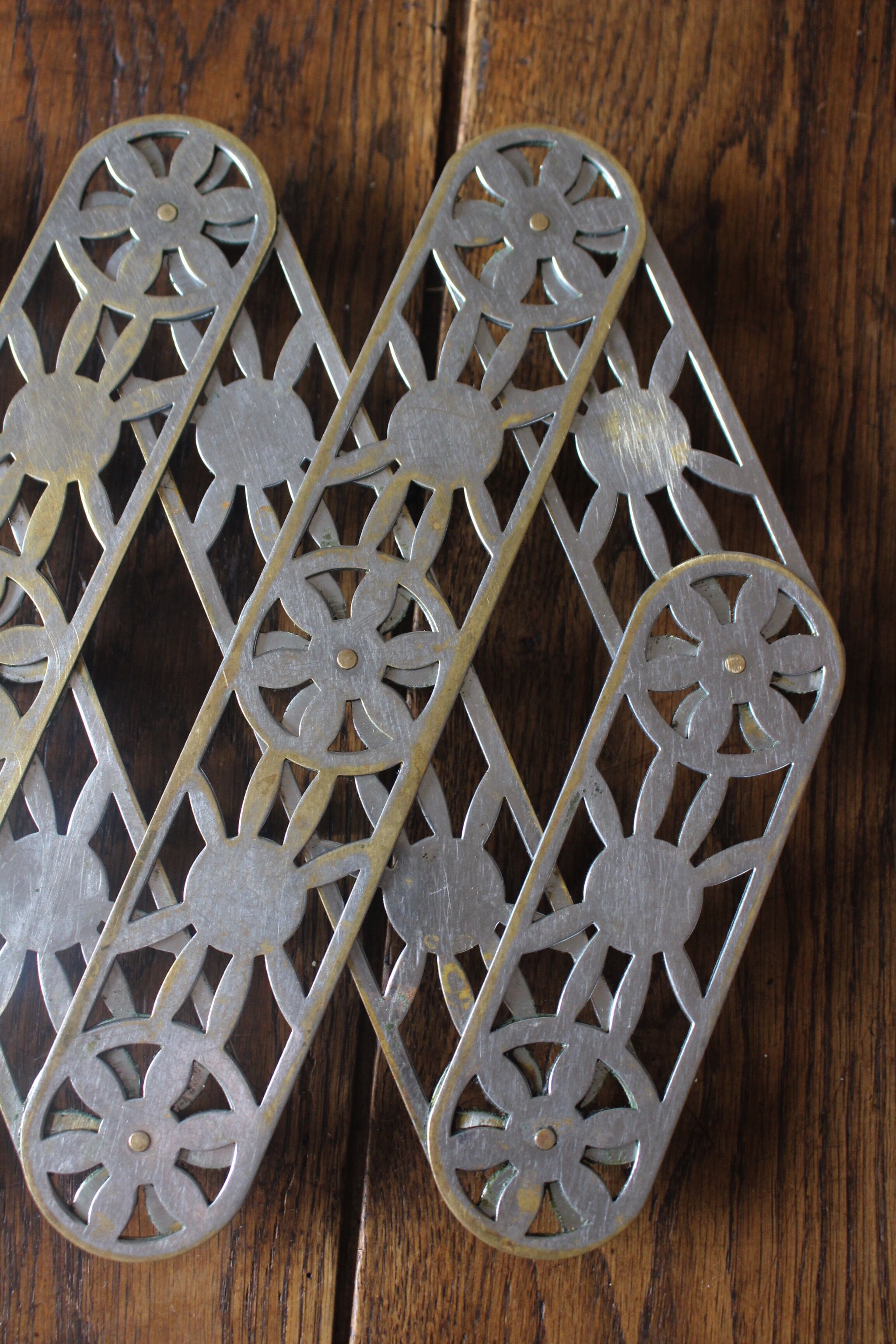 Folding metal trivia vintage flowers