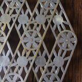 Folding metal trivia vintage flowers