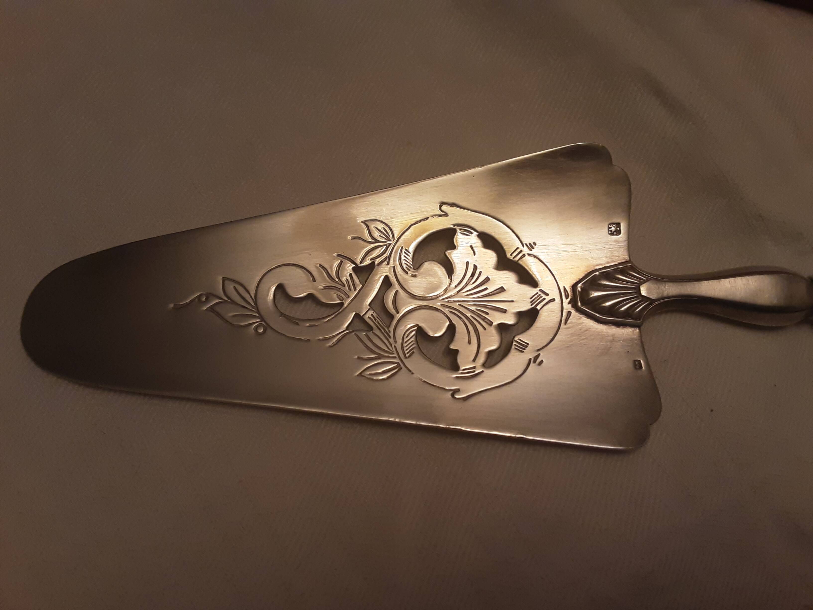 Painted silver metal cake peel in its box