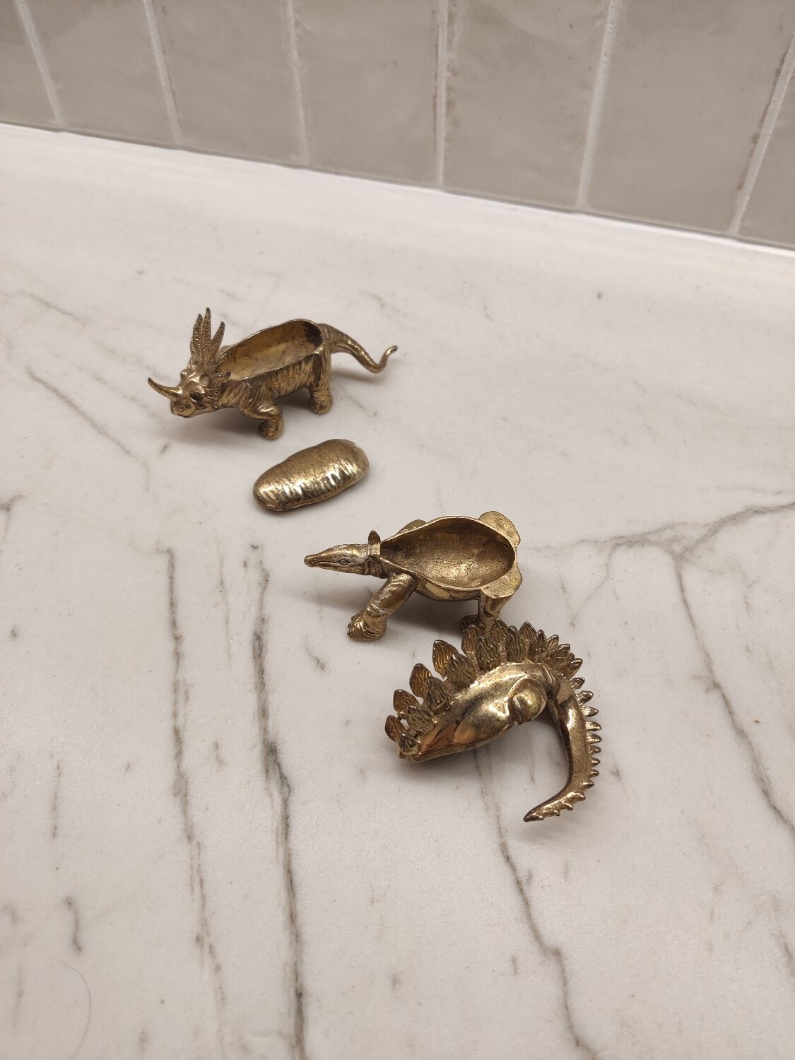 Paire de boîtes dinosaures en laiton