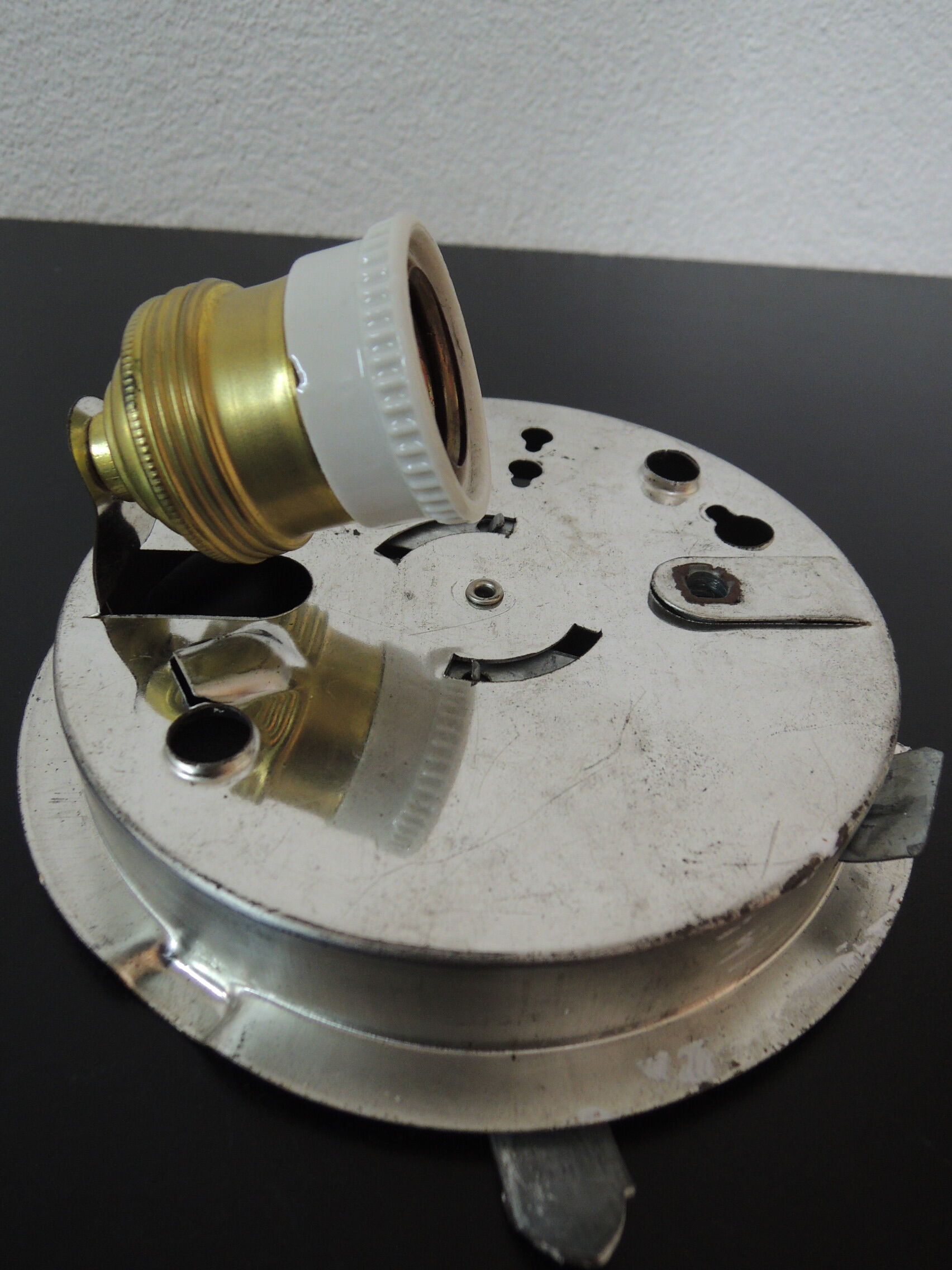 Round opaline ceiling light