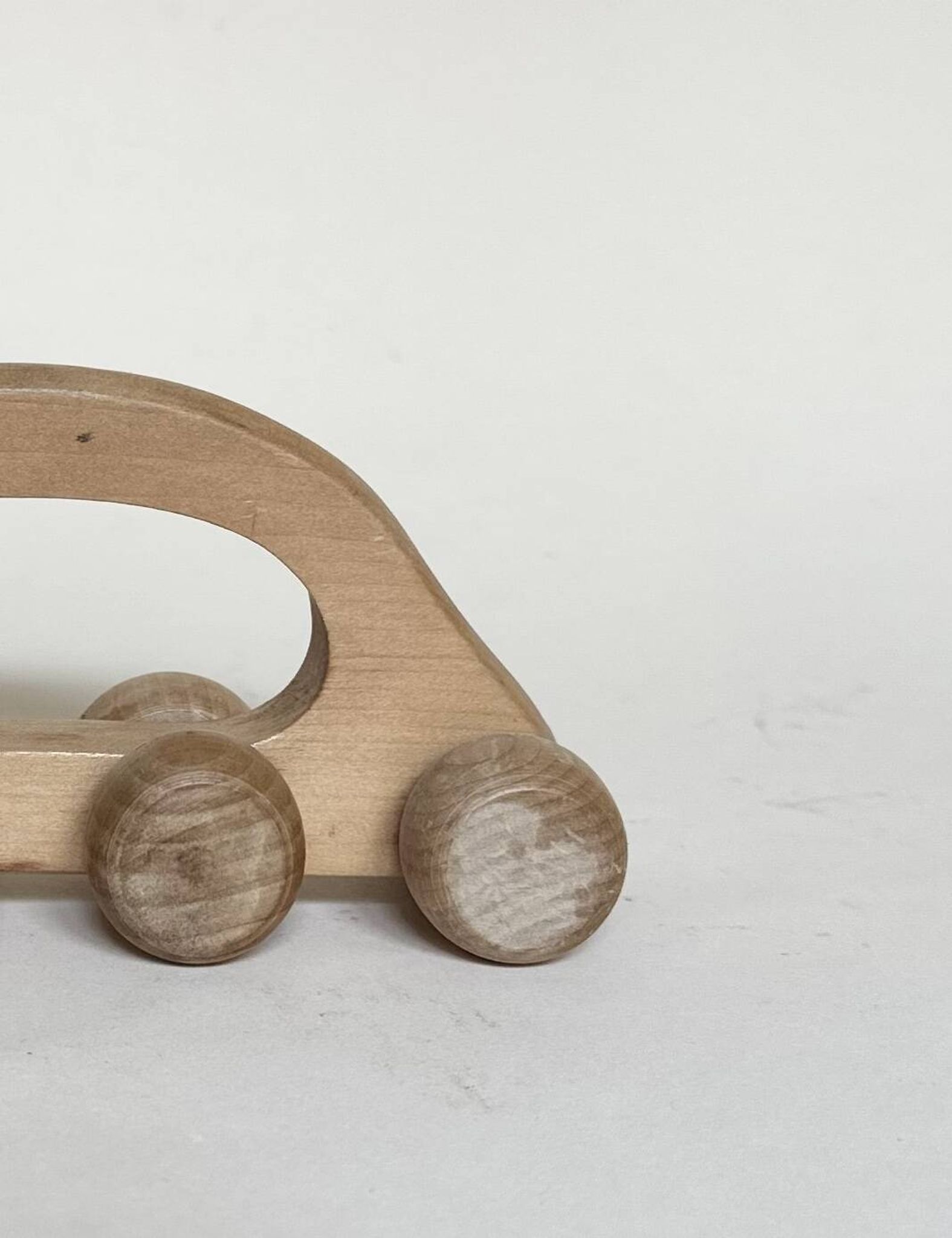 Voiture en bois à 8 roues