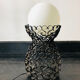 Lampe en fer forgé noir et globe en verre blanc