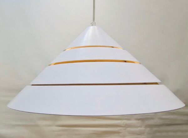 Suspension T 921 d'Hans Agne Jakobsson Markaryd Suède