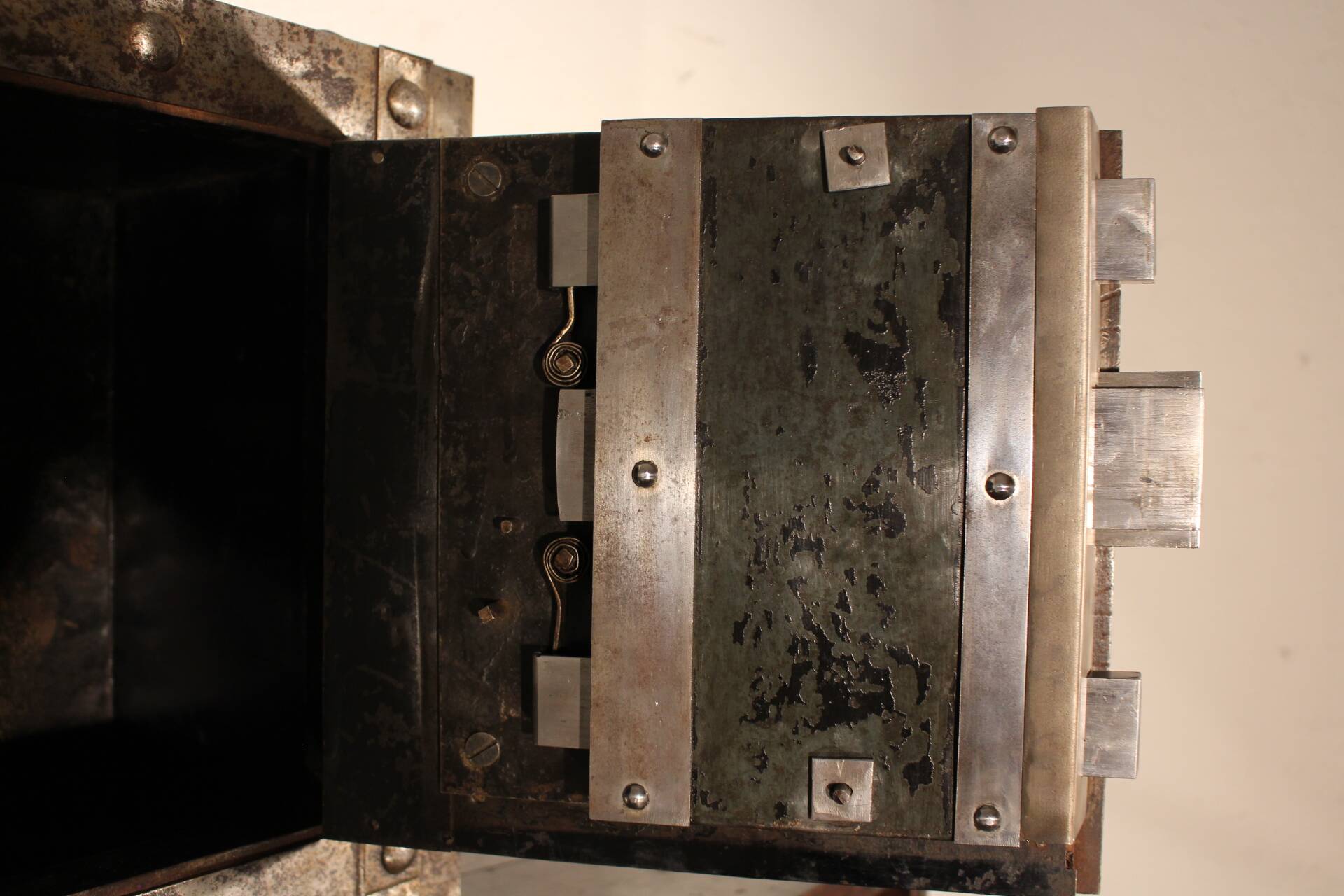 Small chest 17th century