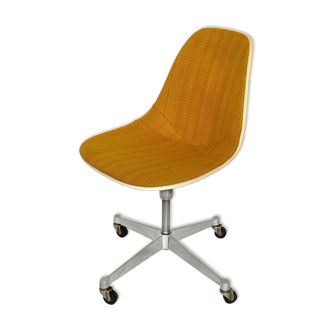 Chair by Charles & Ray Eames, Herman Miller
