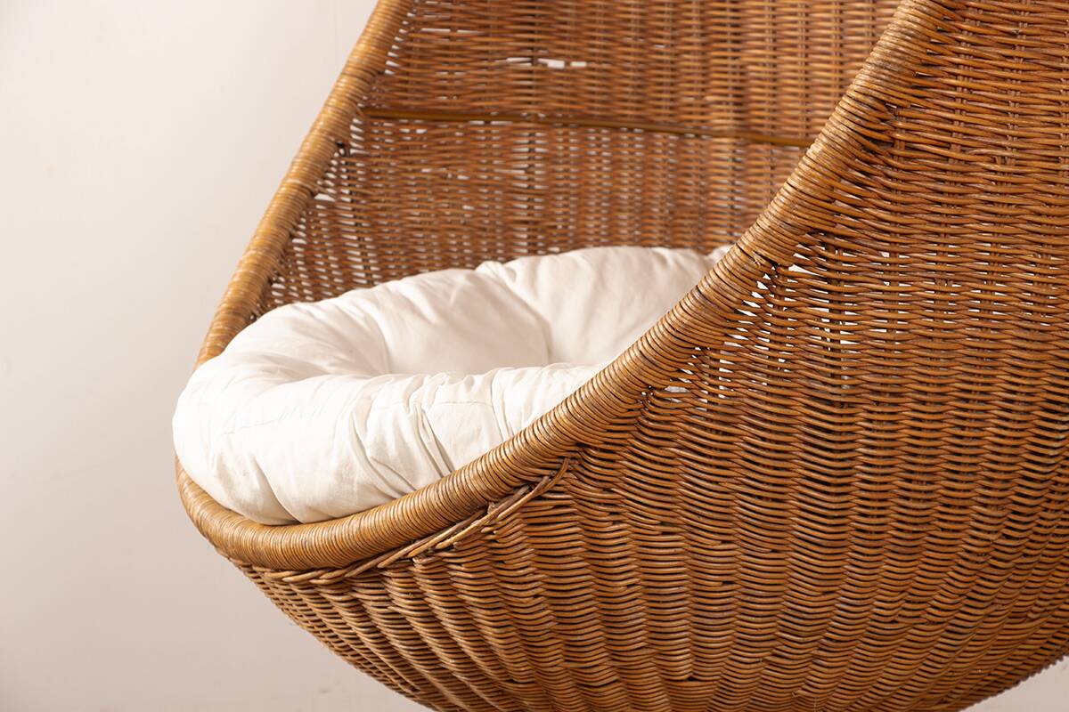 Danish armchair in woven rattan, with its metal stand, Nana Ditzel.