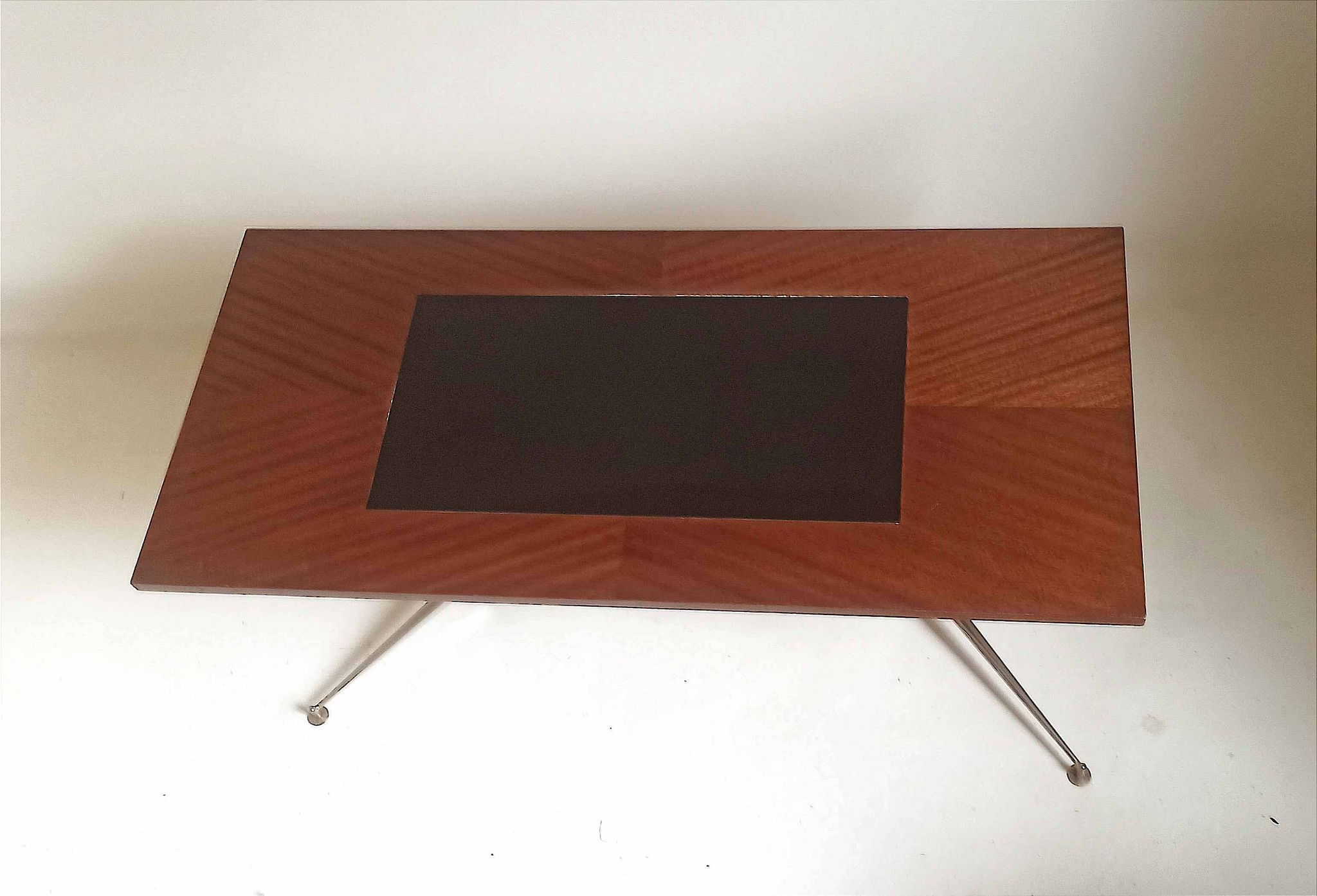 Vintage coffee table from the 1950s in mahogany and metal, with a tabletop width of 110 cm.