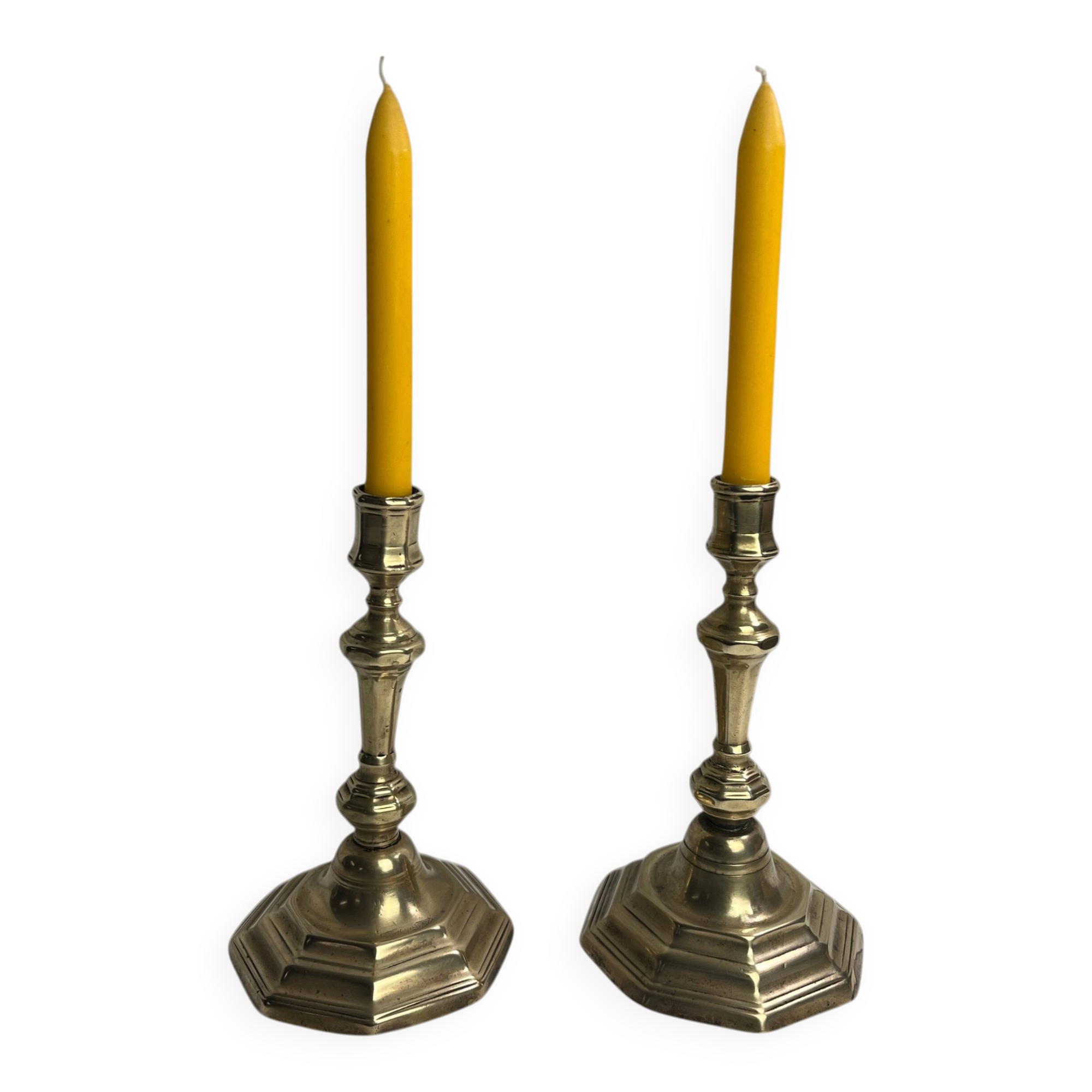 Pair of candlesticks in Louis XV style with cut corners from the early 19th century.