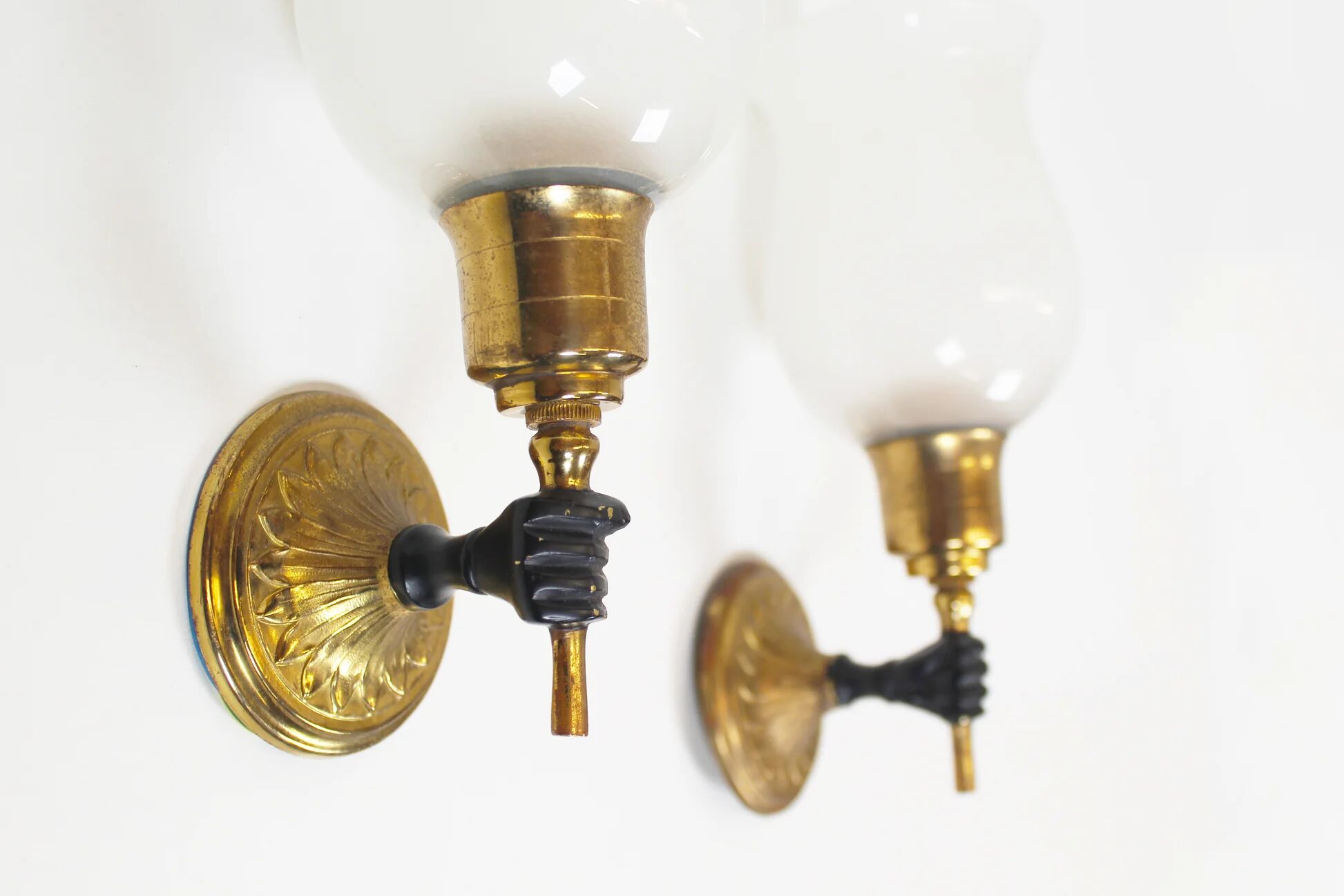 Paire de lampes murales 'torche' dans le style de Maison Jansen