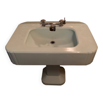 Art deco pedestal sink