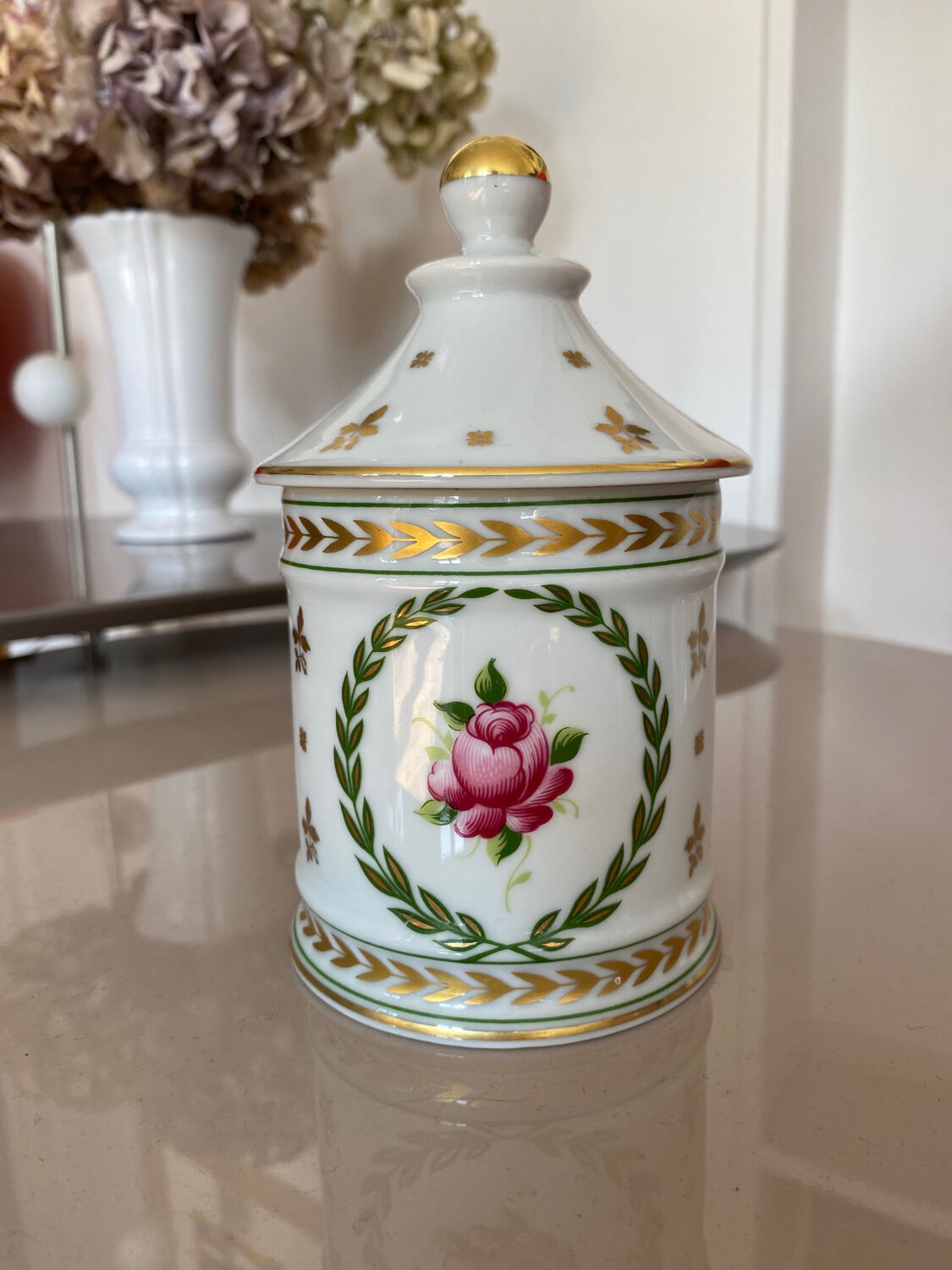 Porcelain candy box
