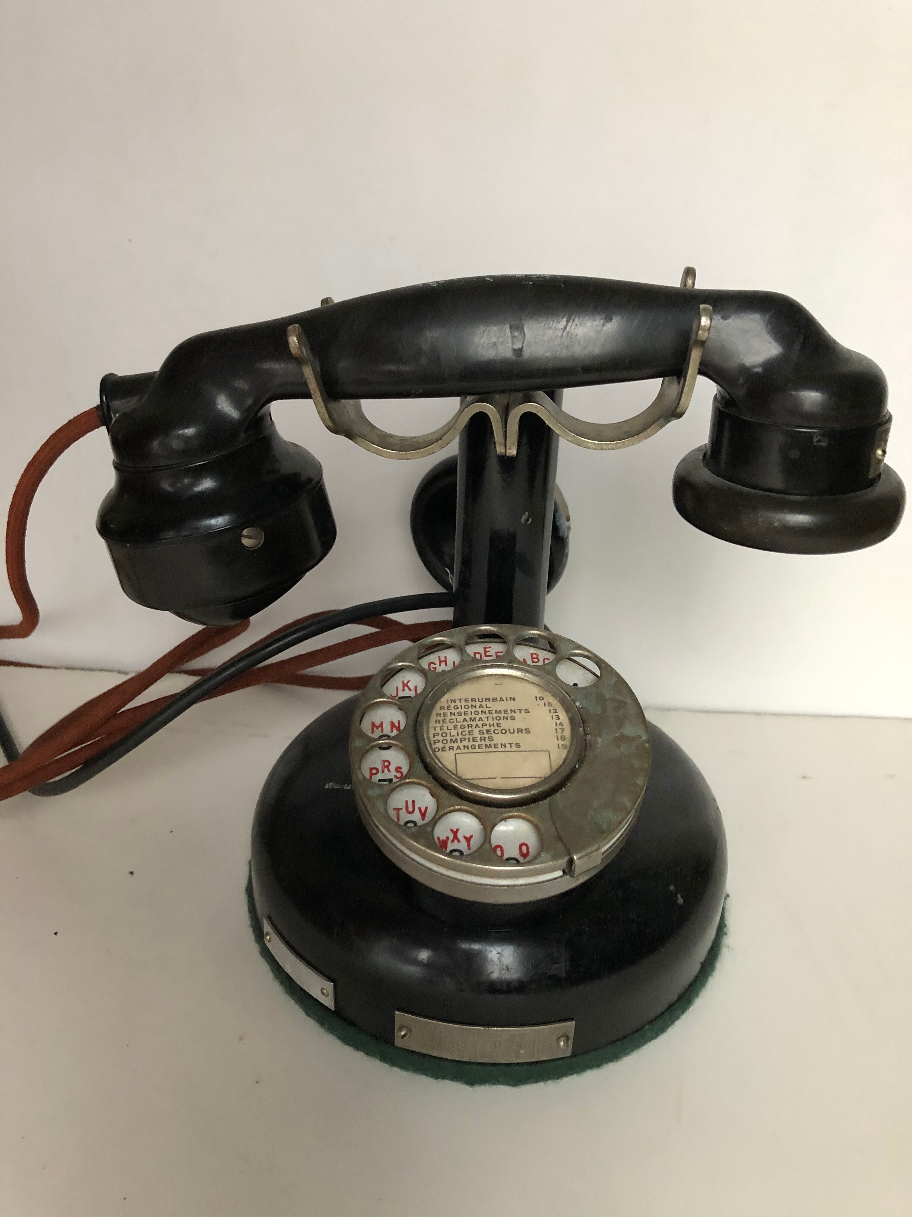 Old phone in Bakelite