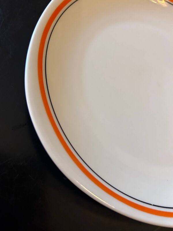 12 assiettes Porcelaine du Berry 1970