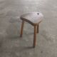 Tabouret en bois tripode