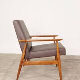 Fauteuil lounge scandinave en cuir végétal taupe foncé, design classique, couleur noyer