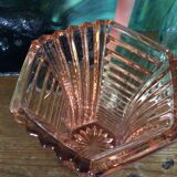 Vase en verre rose