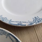 Flat plates (4) in Sarreguemines earthenware, Terre de fer Digoin, Vaucluse model