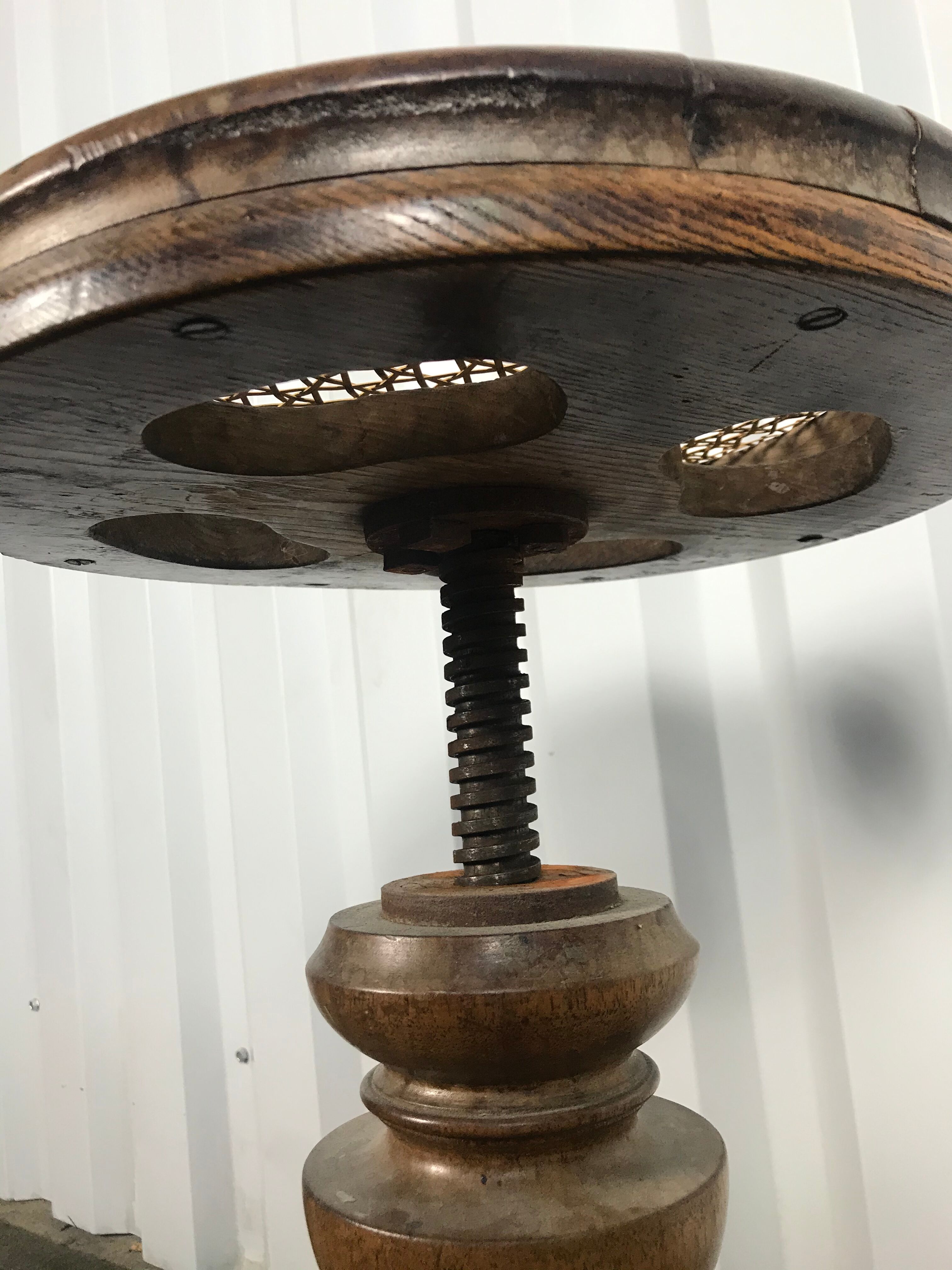 Piano stool in walnut and canning