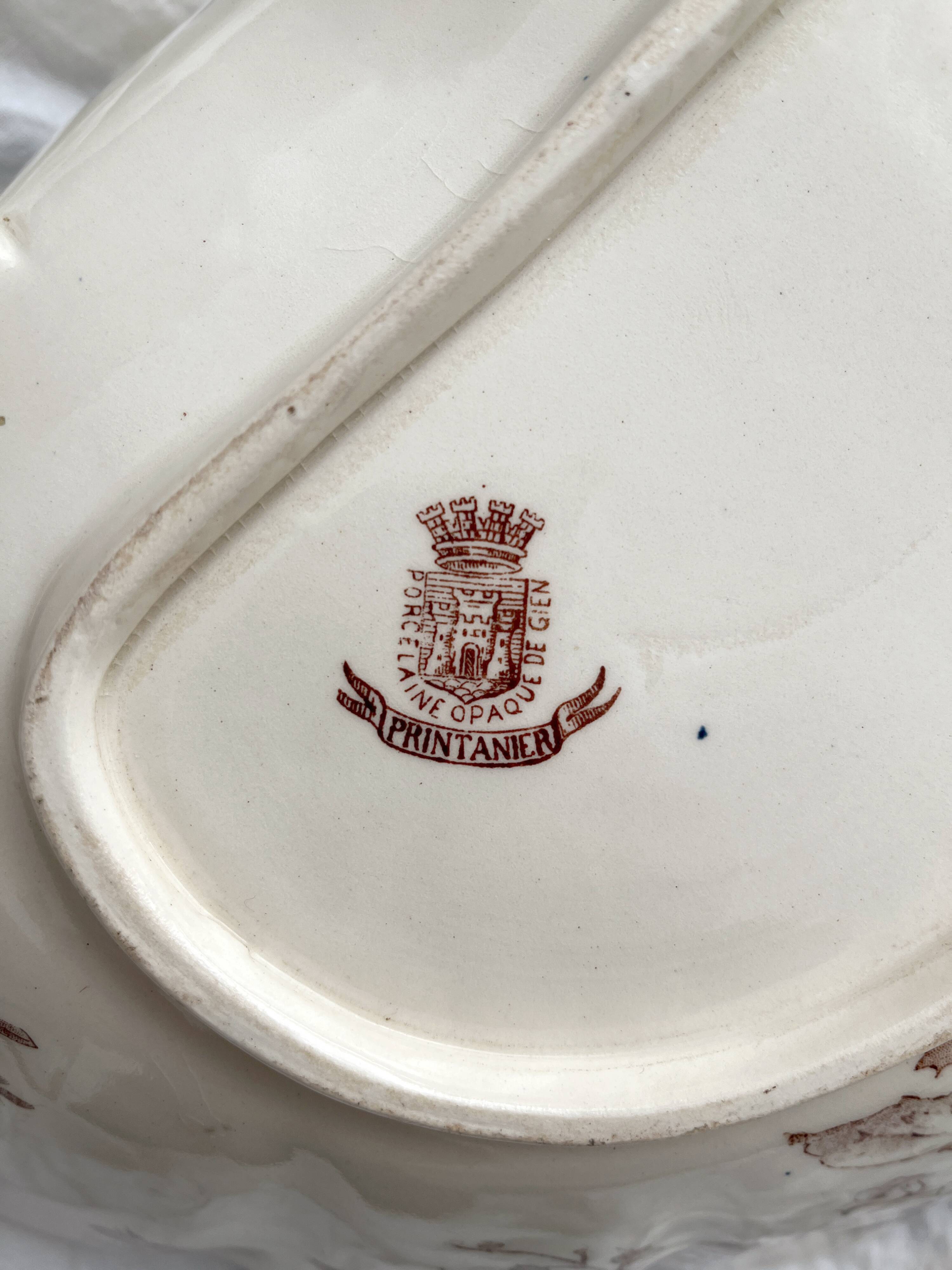 Antique wall fountain in ironstone, "Spring" Gien earthenware, late 19th century