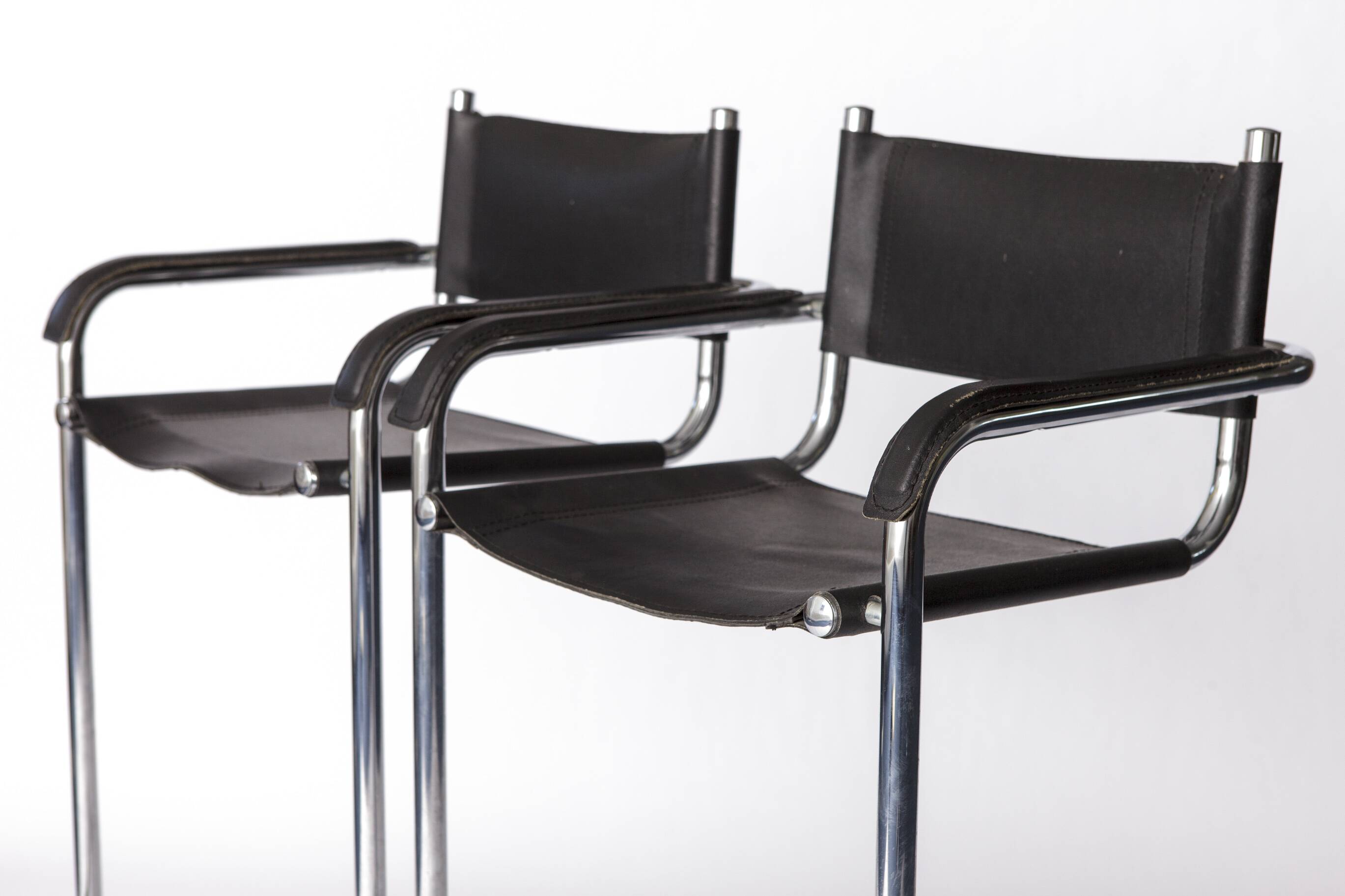 2 Elegant 1990s Cantilever Chairs – Chromed Metal Frame, Artificial Leather