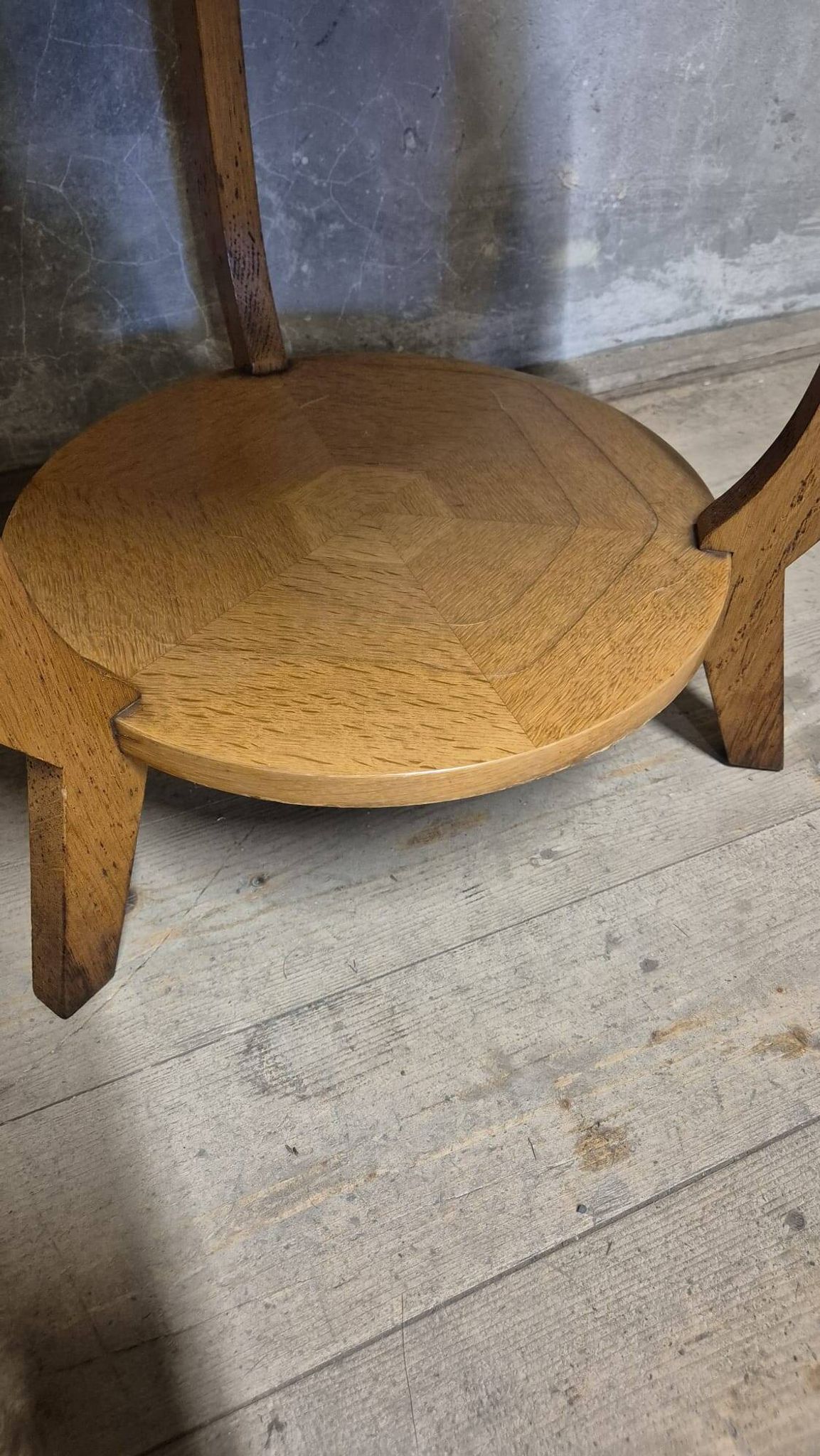 Table basse ronde en bois vintage avec étagère inférieure, 20e siècle