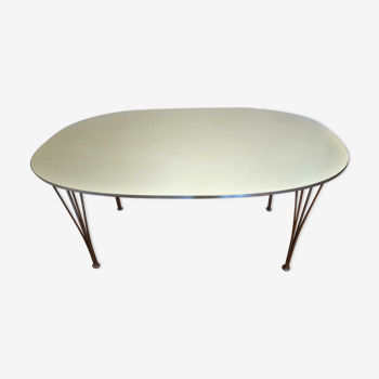 Table Super-elliptique blanche, design Piet Hein et Bruno Mathsson pour Fritz Hansen