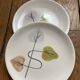 Eléments d'un service de table vintage, années 50, élégant motif à feuilles
