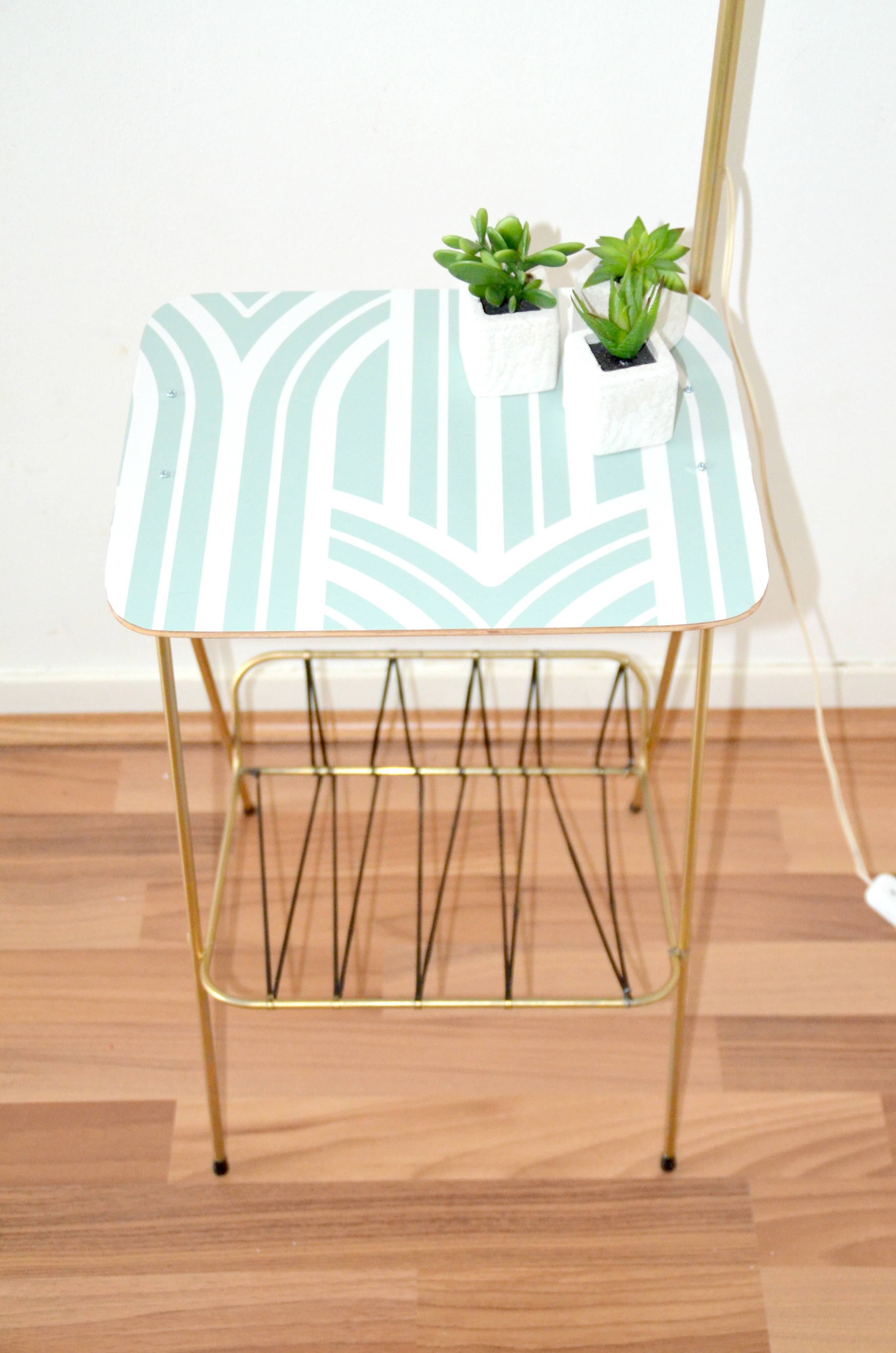 Floor lamp with magazine rack scoubidou years 50 Tablet