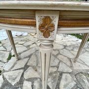 Louis XVI style round table in painted wood
