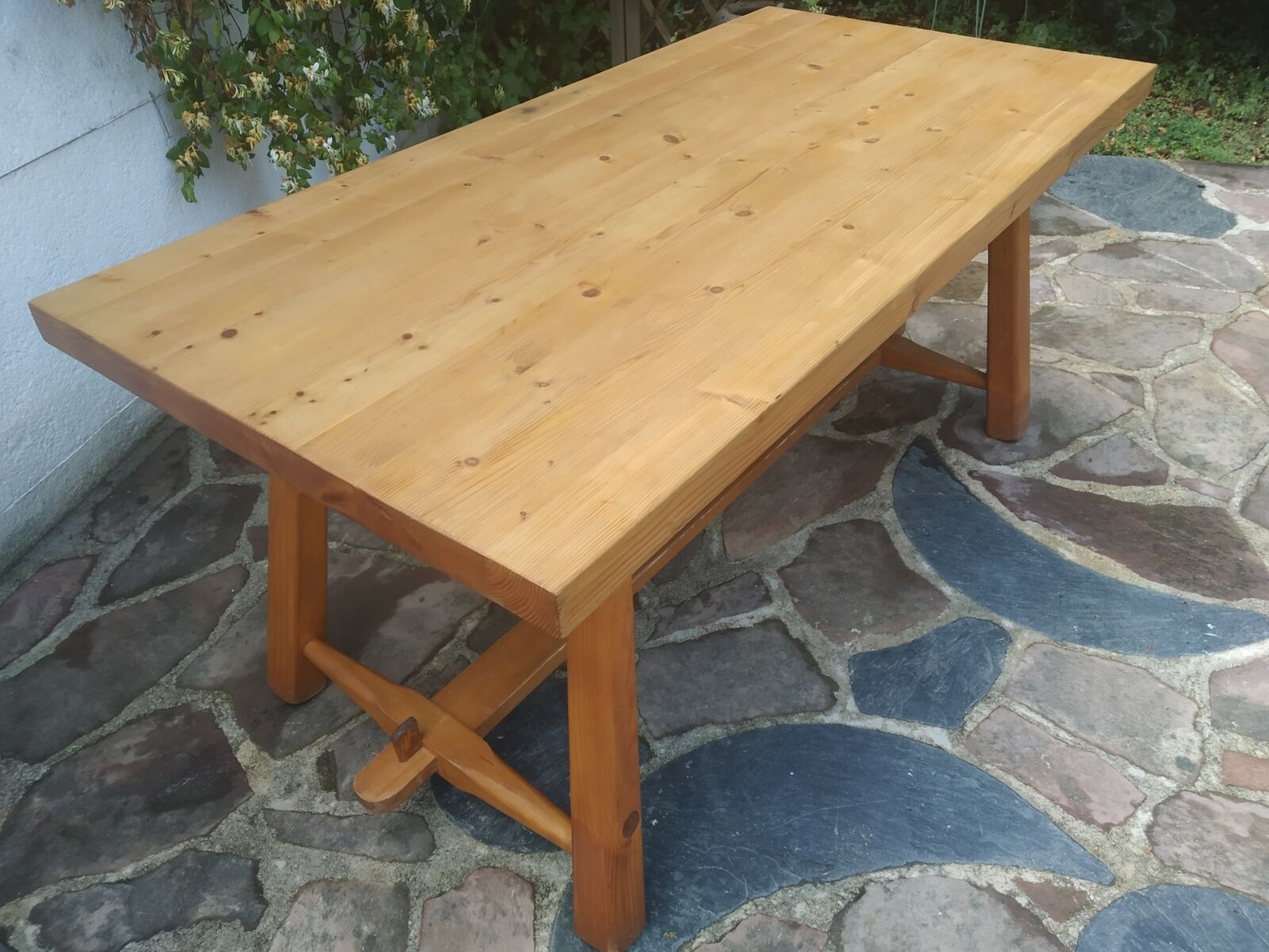 Table chalet feet compass