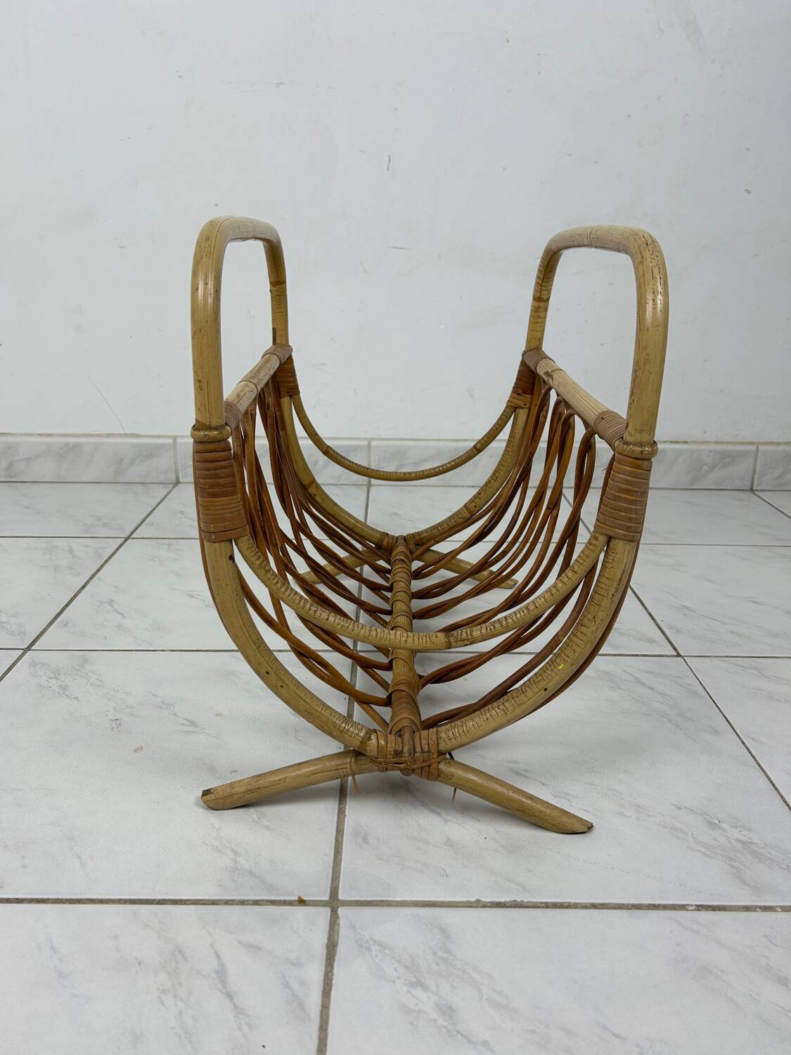 Porte-revues vintage en bambou