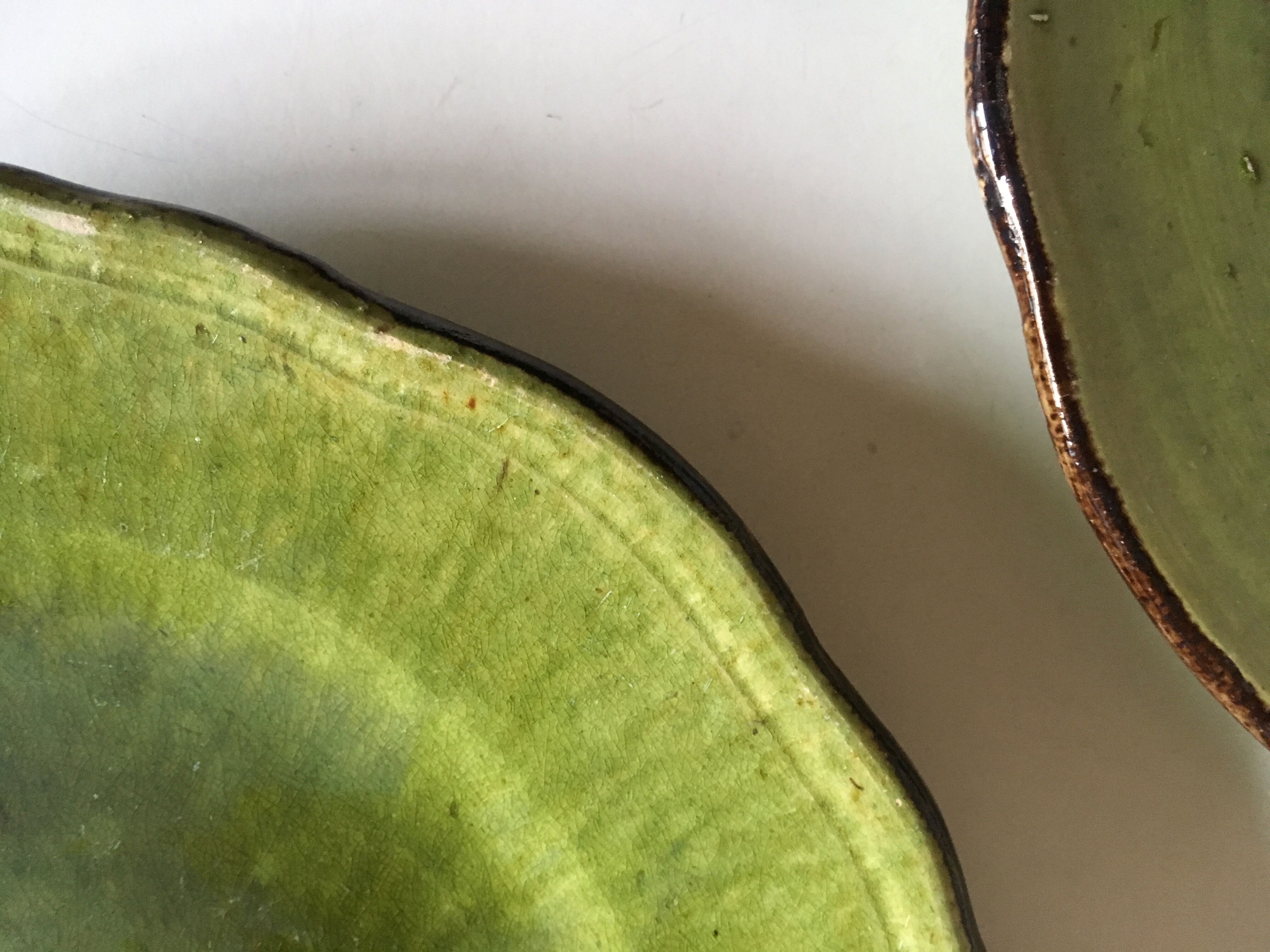 Set  of plates of glazed Earth Biot to gadroons