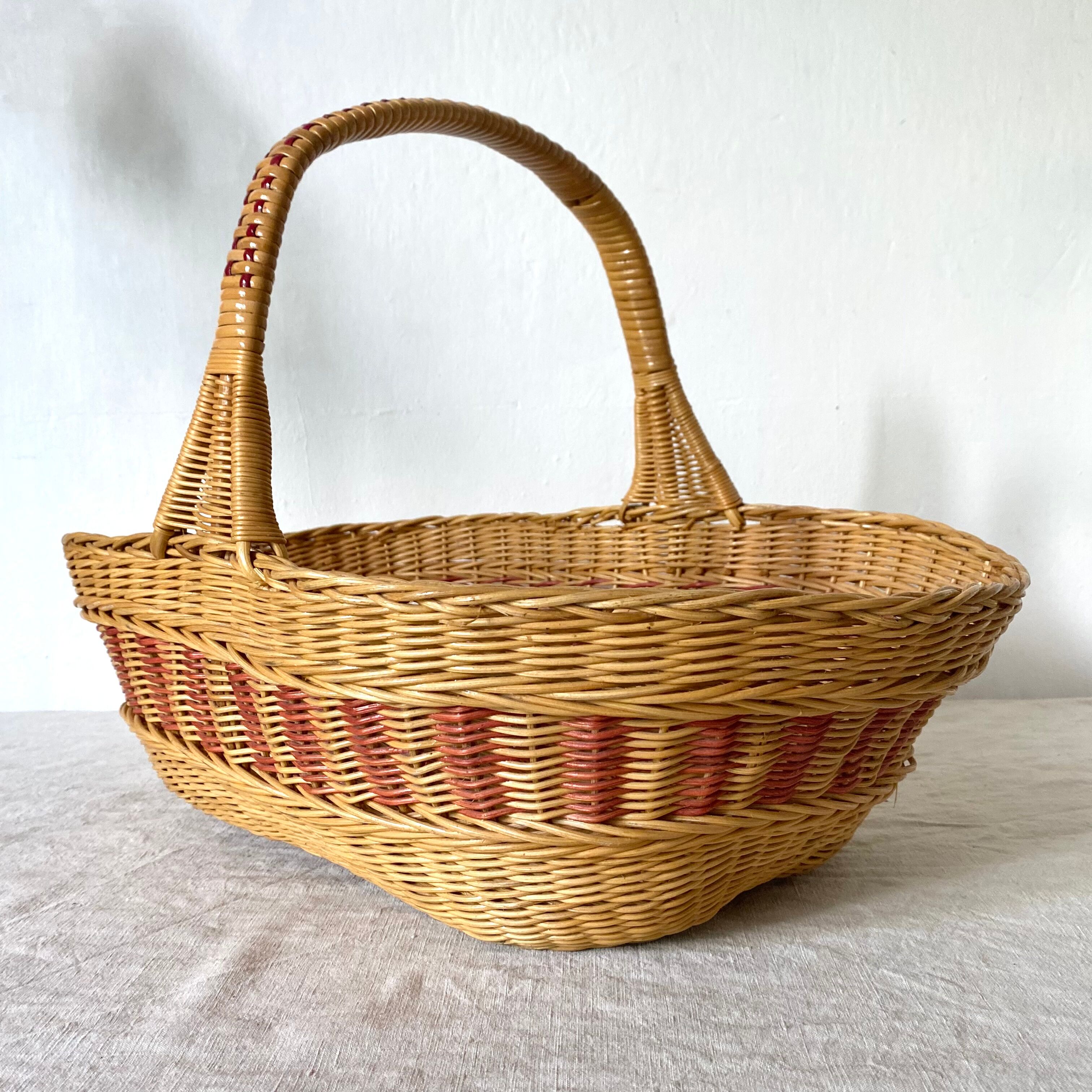 Two-tone woven wicker basket