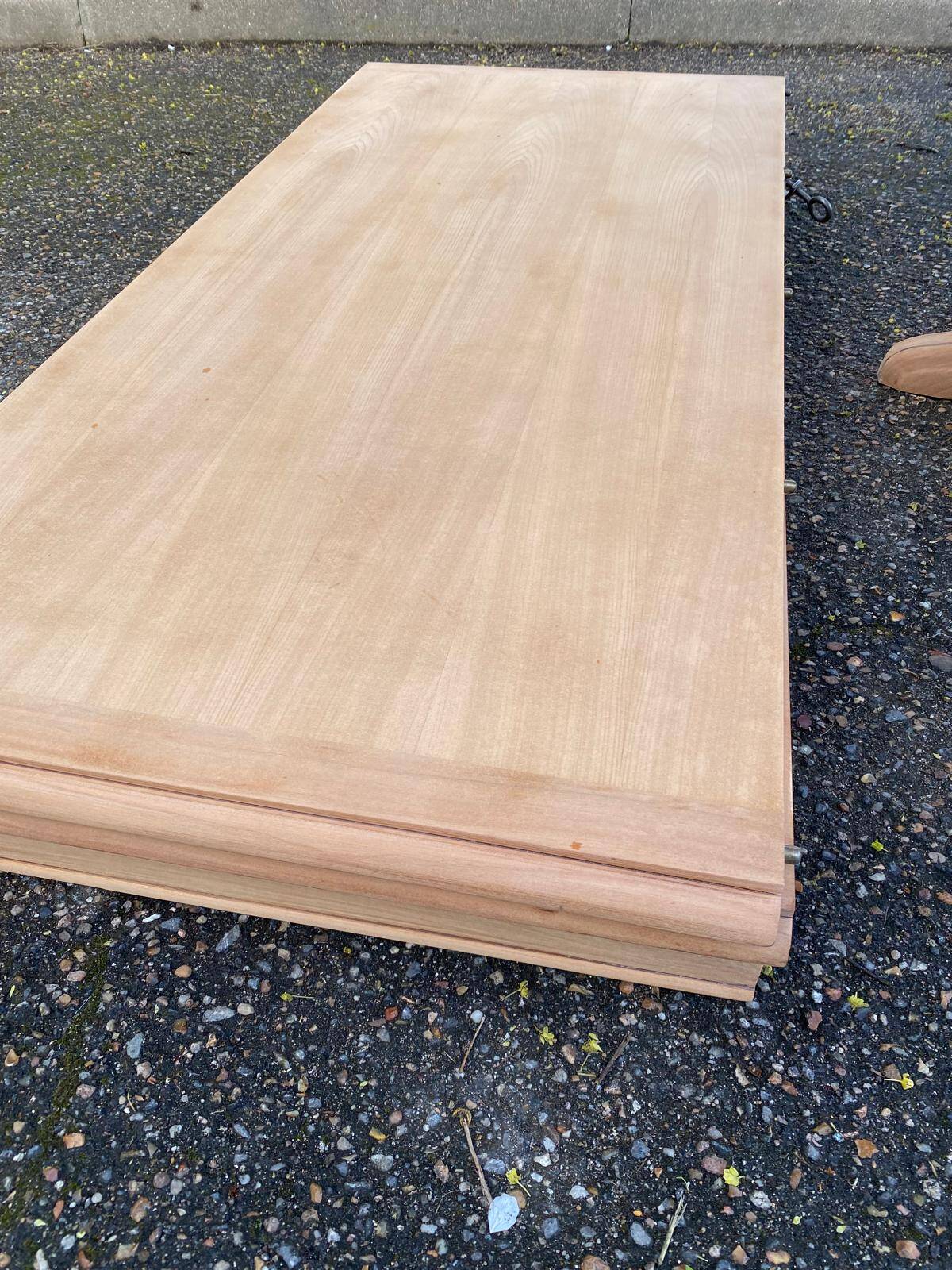 Renovated round extendable dining table with a central wooden leg, 110-210cm.