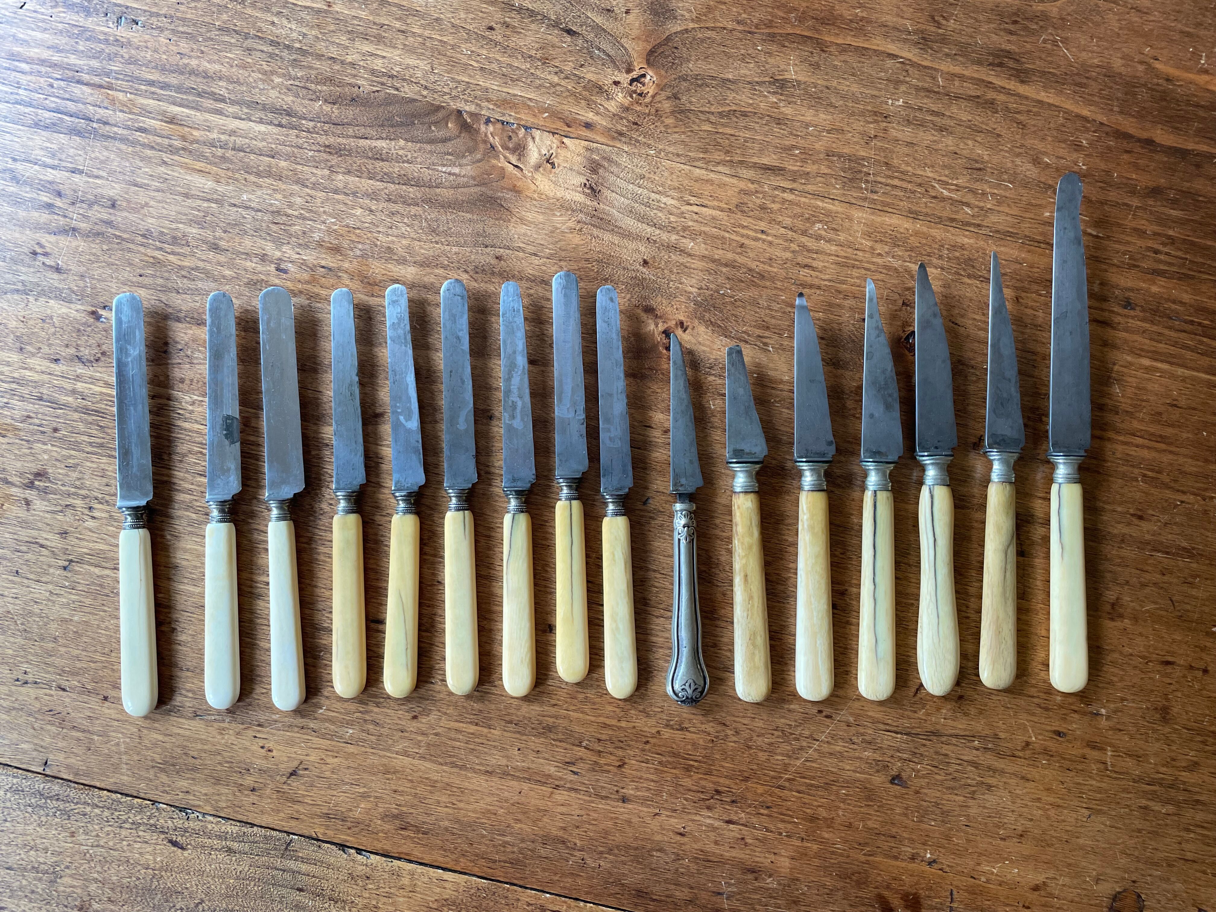 16 antique knives, horn handles