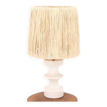 White ceramic lamp by Cari Zalloni, lampshade in raffia.