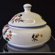 Ceramic pot with lid