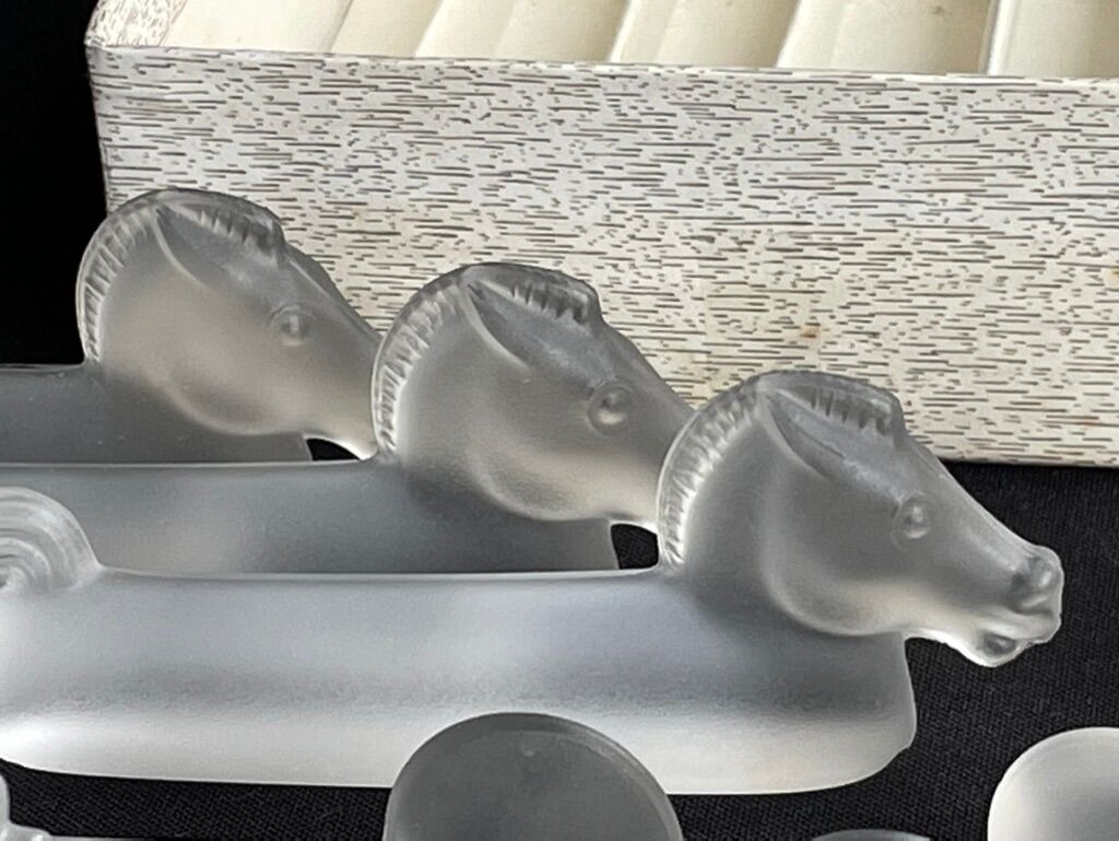 12 zoomorphic knife holders in satin crystal Vannes le Châtel XXth