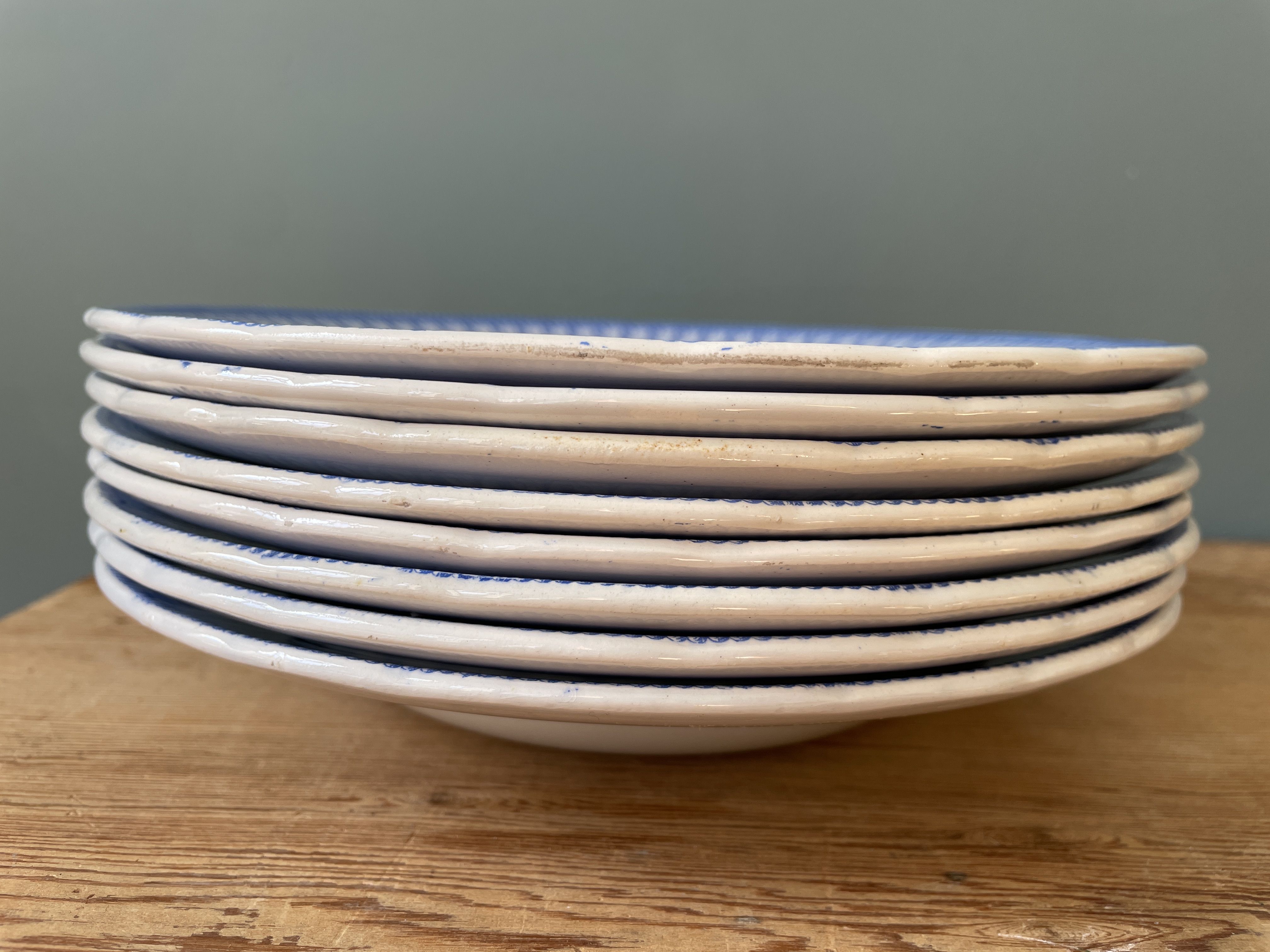 Service of 8 hollow plates Flora Rocaille Creil and Montereau