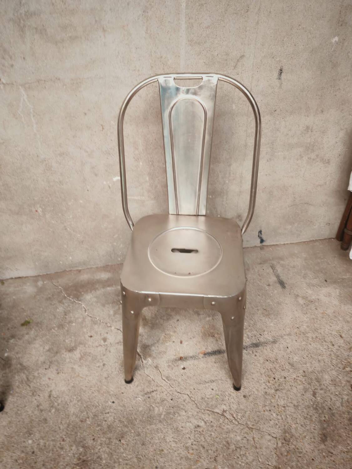 Paire de chaises industrielles métalliques
