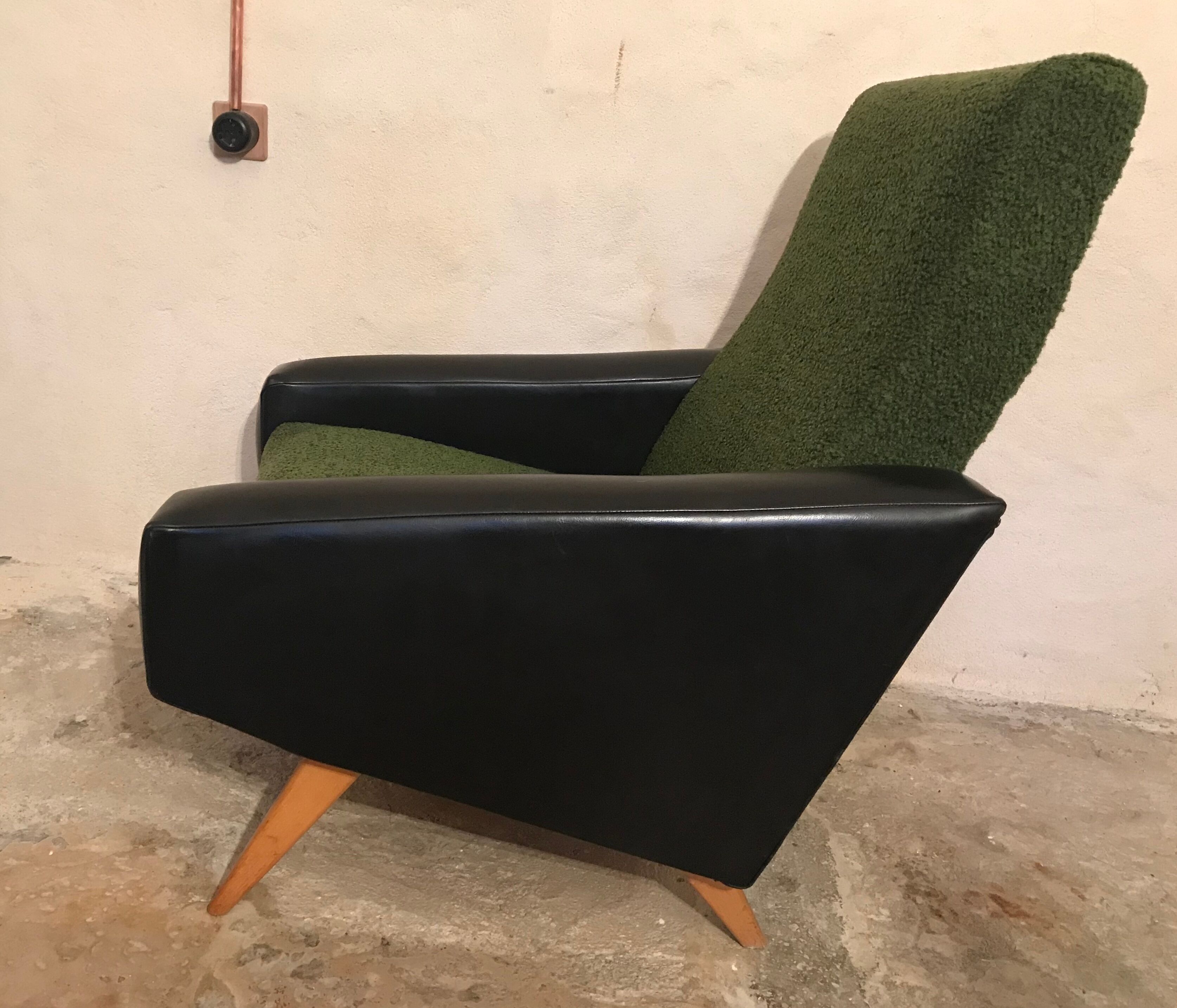 Vintage chair foot compass wool and skai