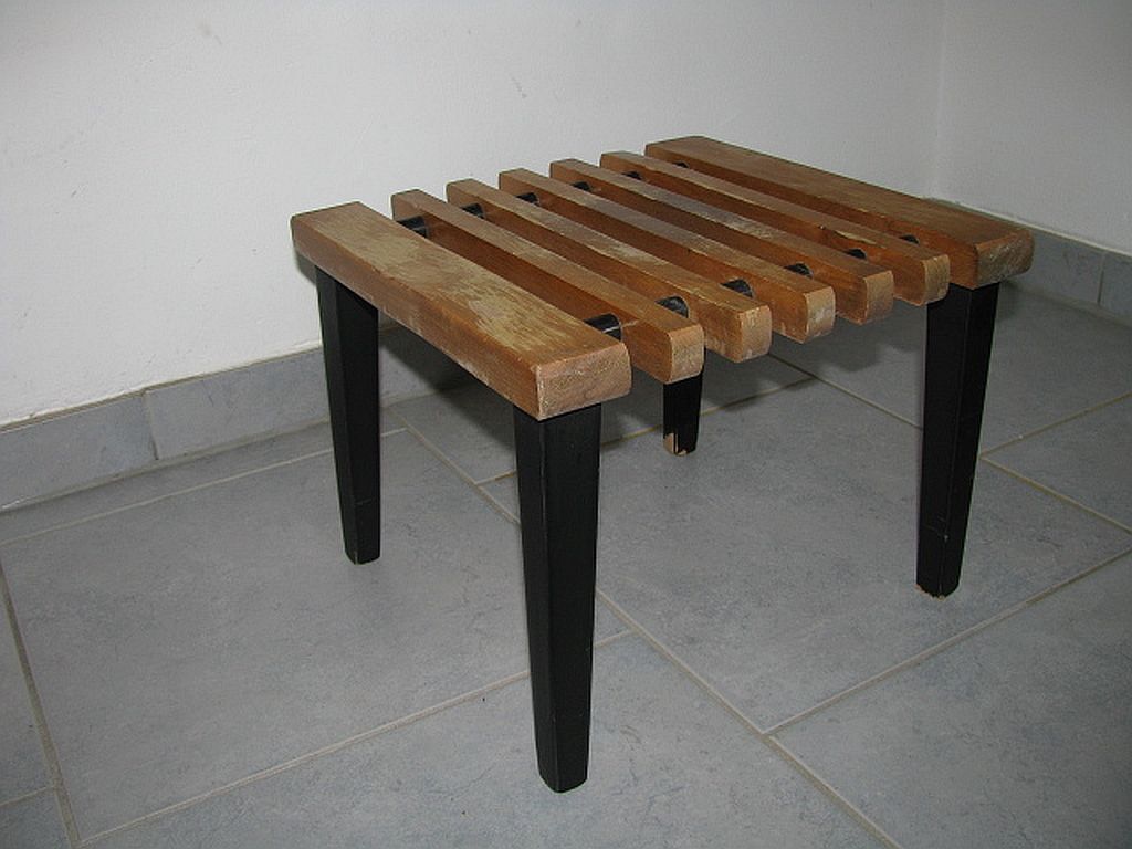 Tabouret à lattes
