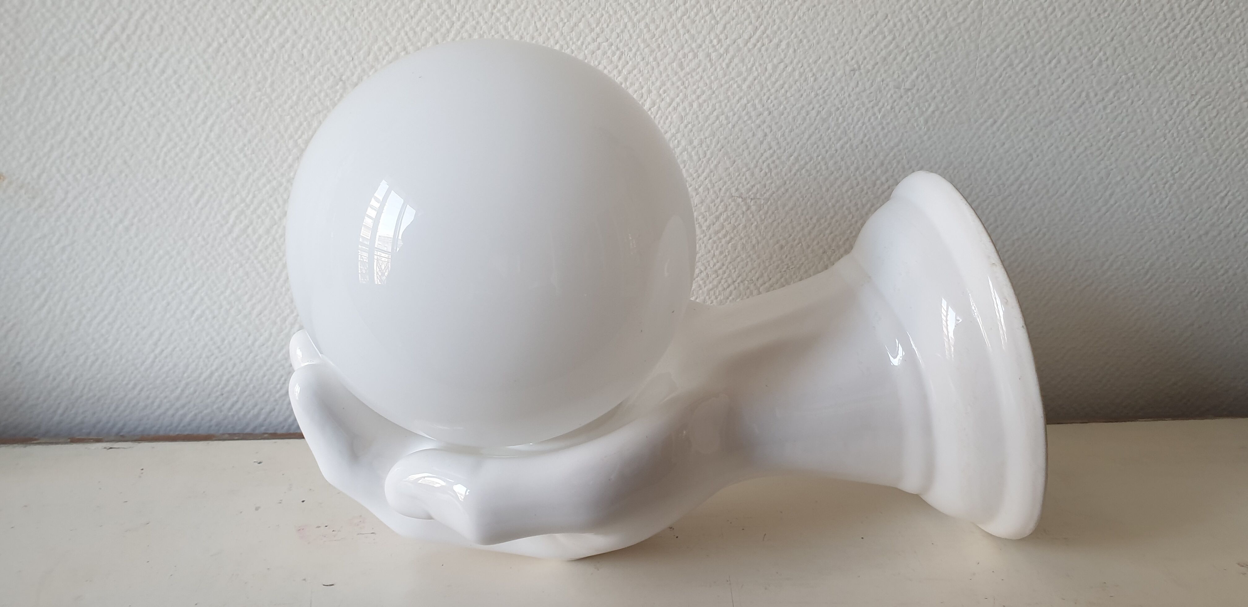 Hand-shaped ceramic and opaline globe, signed delfts wit