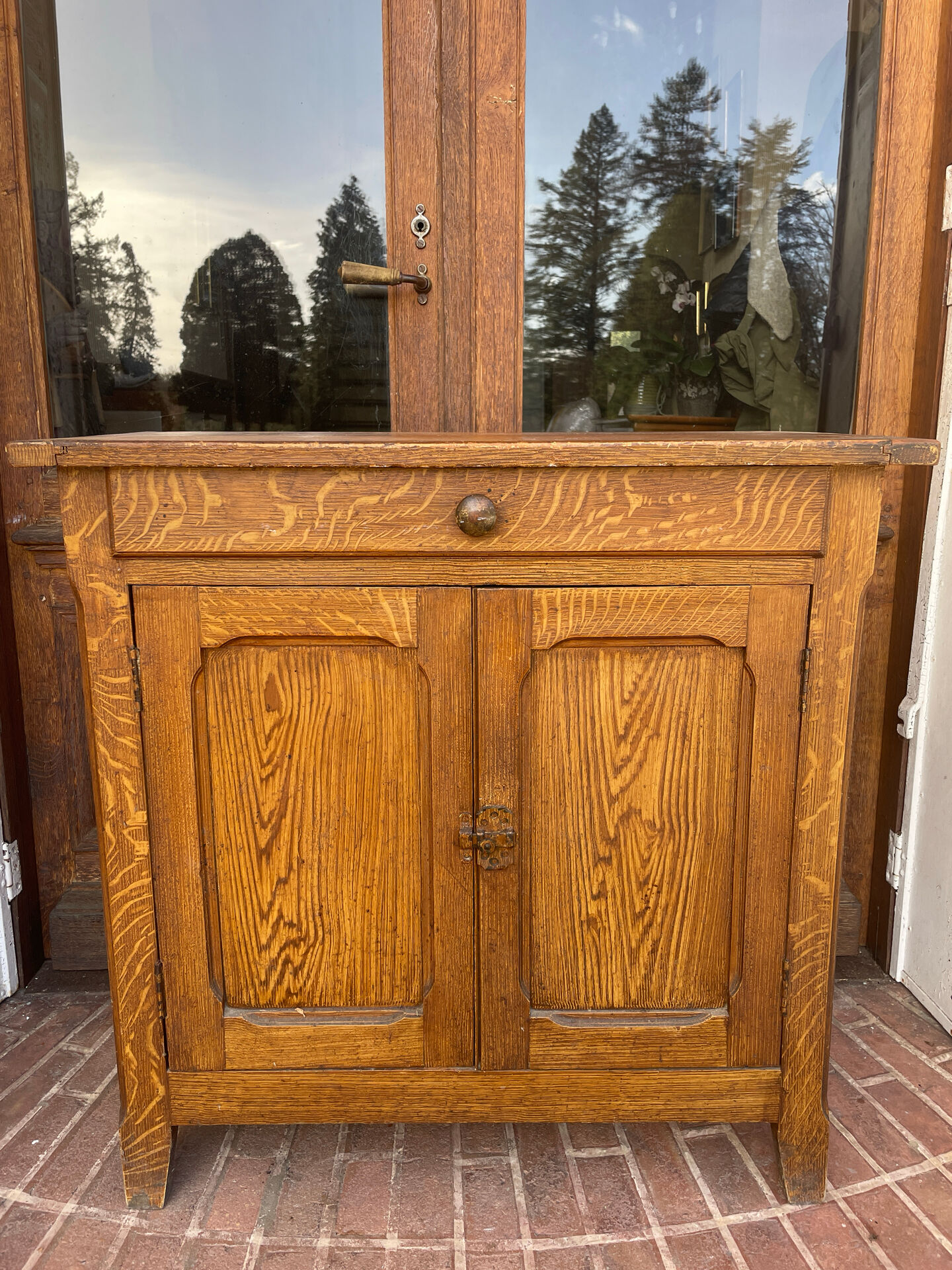 Old Parisian Buffet
