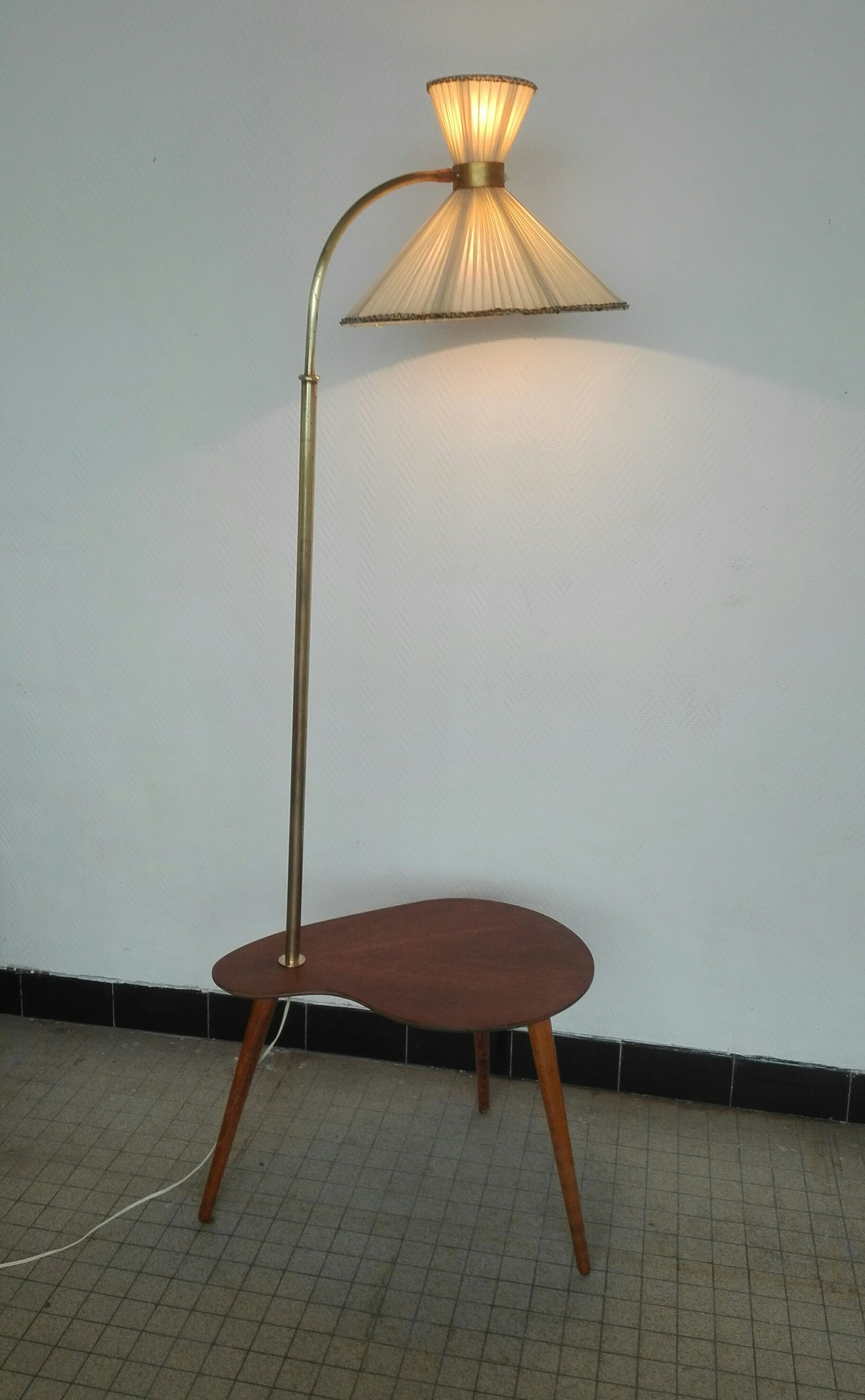 Floor lamp
