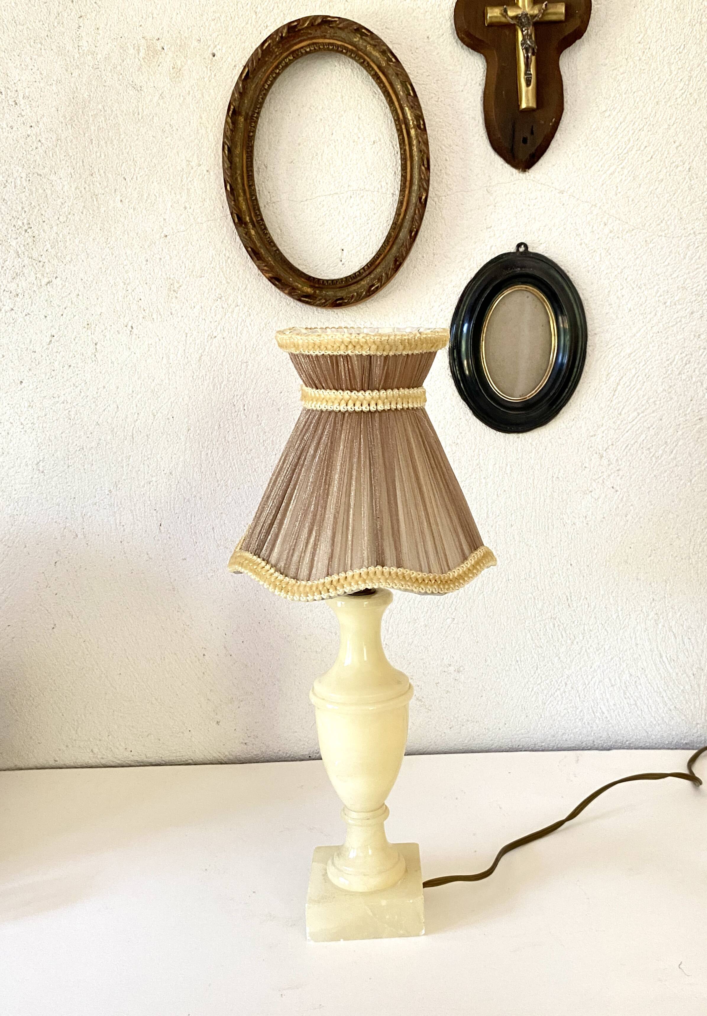 Varnished alabaster lamp, new fabric cable, mesh lampshade
